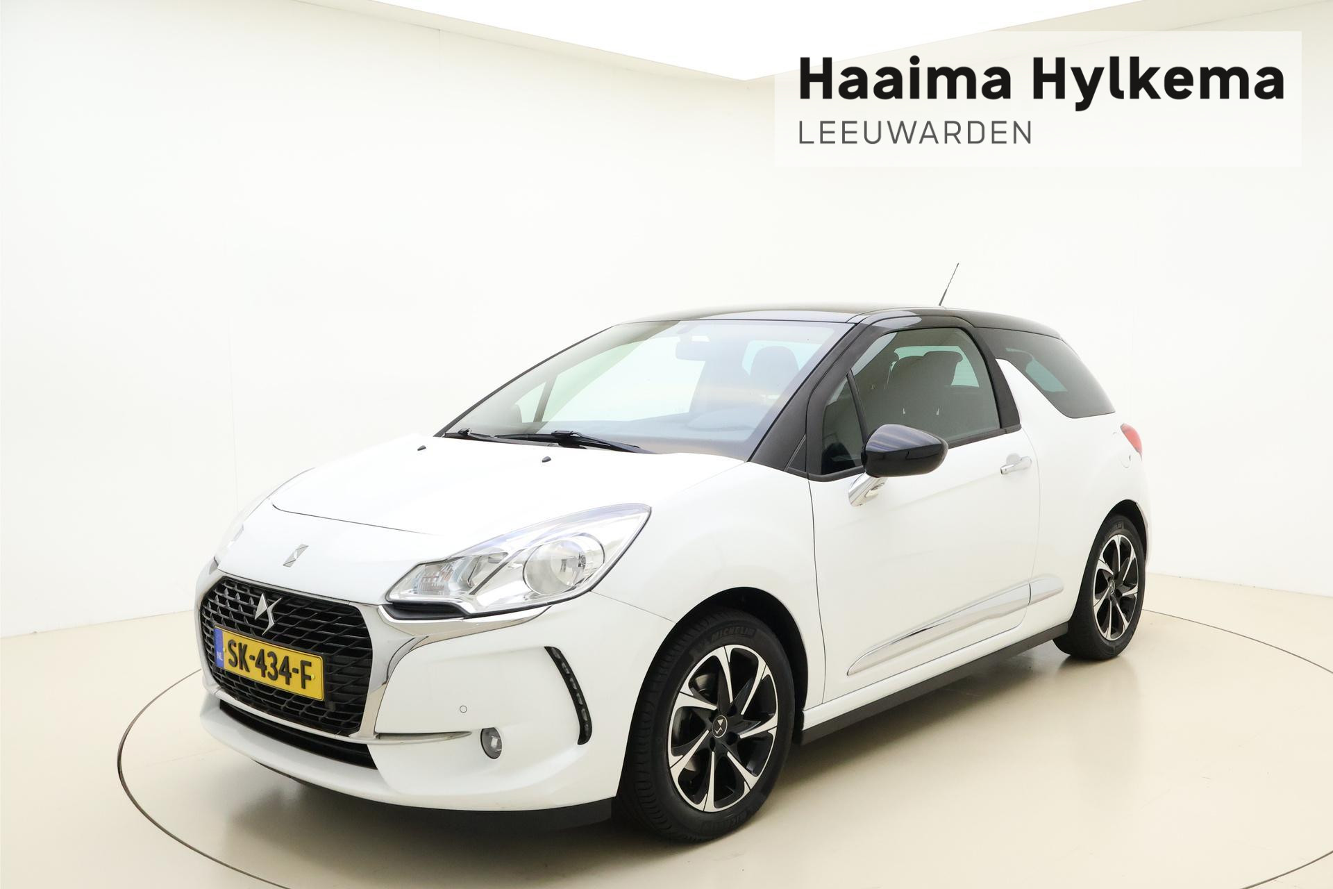 DS 3 1.2 PureTech Connected Chic 82 PK | Handgeschakeld | Trekhaak | Navigatie | Climate Control | Cruise Control | Licht metalen velgen | Elektrische ramen | Bluetooth