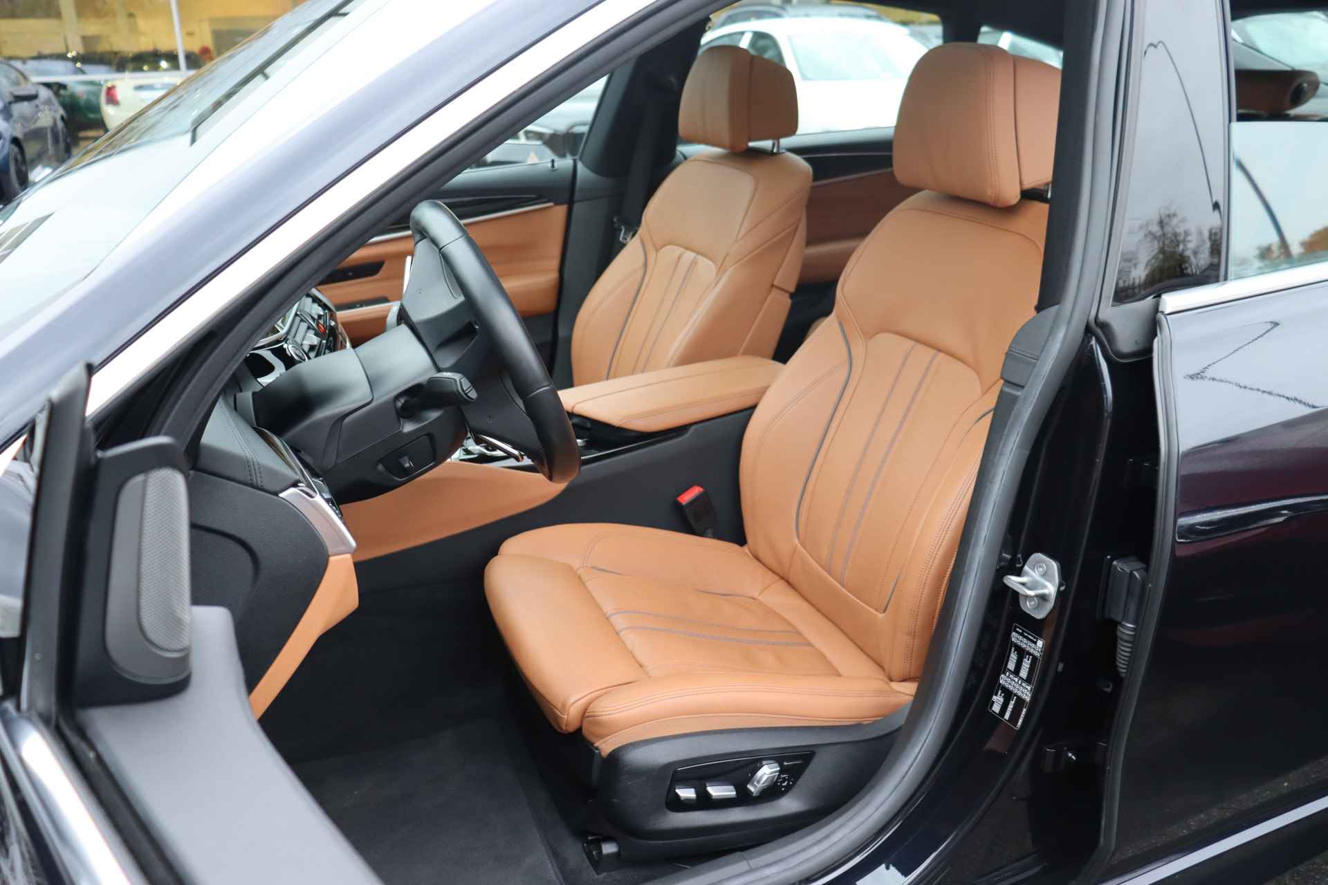 BMW 6 Serie Gran Turismo 630i High Executive M Sport Automaat / Panoramadak / Adaptieve LED / Parking Assistant Plus / Harman Kardon / Comfort Access / Navigatie Professional / Comfortstoelen - 5/27