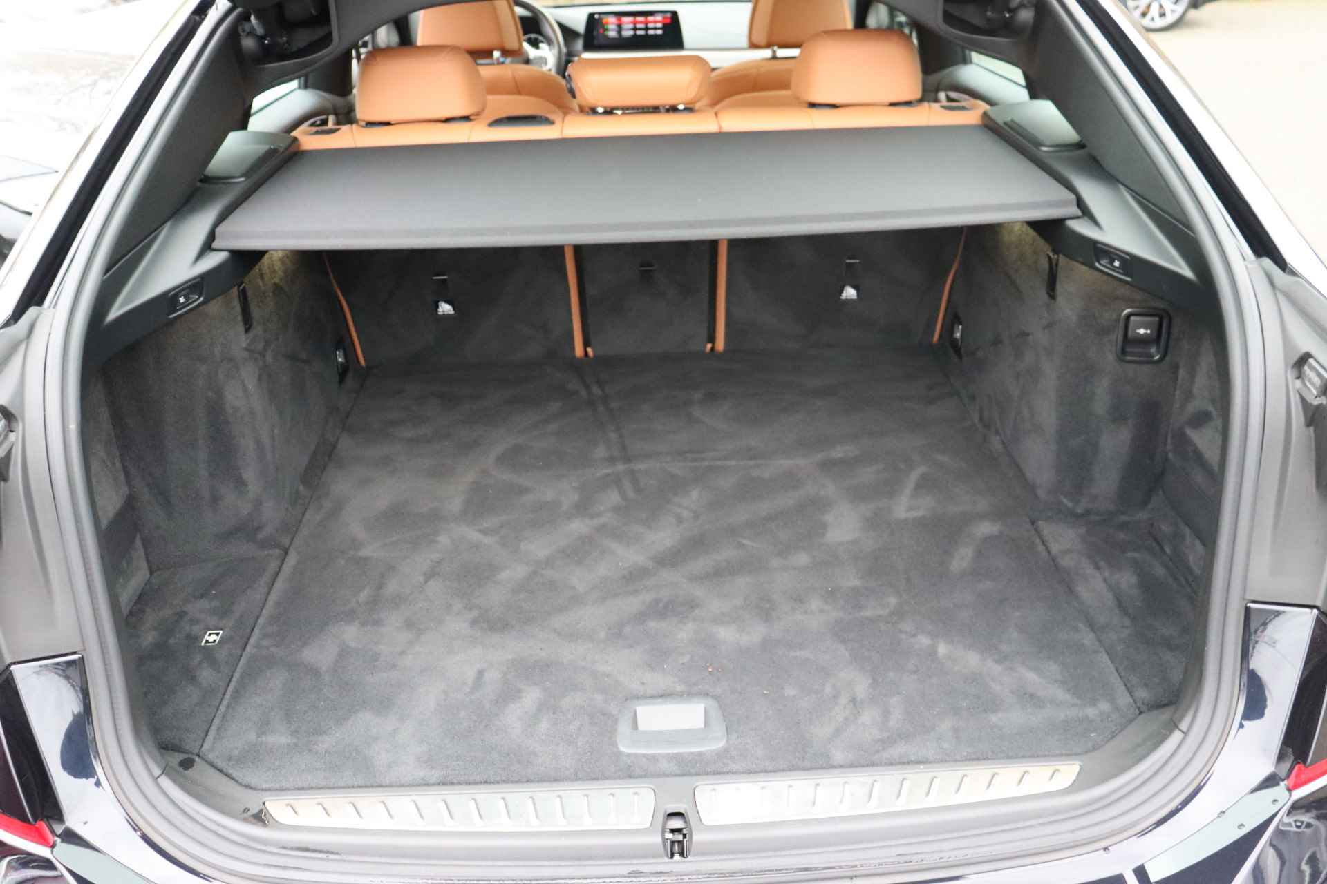 BMW 6 Serie Gran Turismo 630i High Executive M Sport Automaat / Panoramadak / Adaptieve LED / Parking Assistant Plus / Harman Kardon / Comfort Access / Navigatie Professional / Comfortstoelen - 13/27