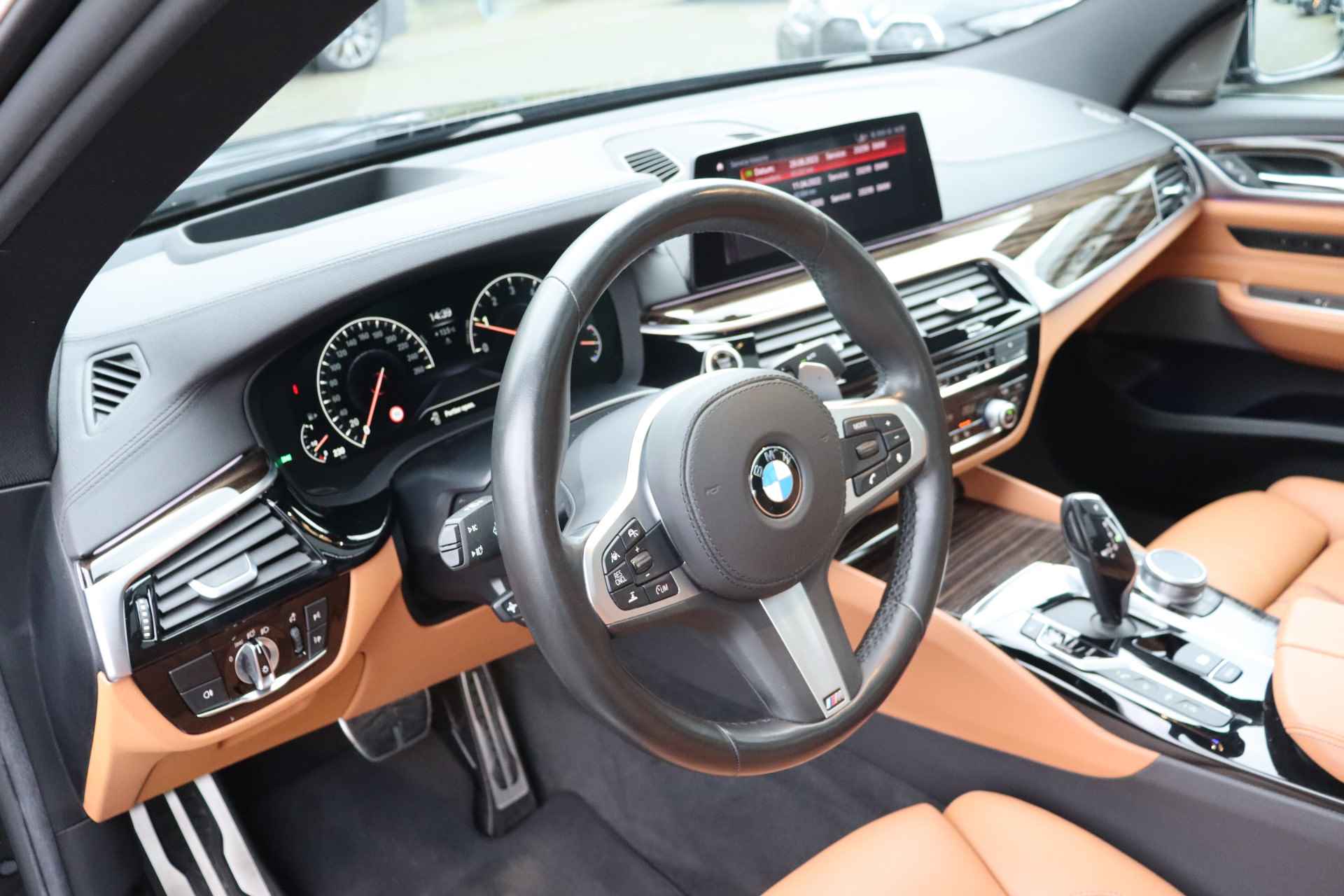 BMW 6 Serie Gran Turismo 630i High Executive M Sport Automaat / Panoramadak / Adaptieve LED / Parking Assistant Plus / Harman Kardon / Comfort Access / Navigatie Professional / Comfortstoelen - 14/27
