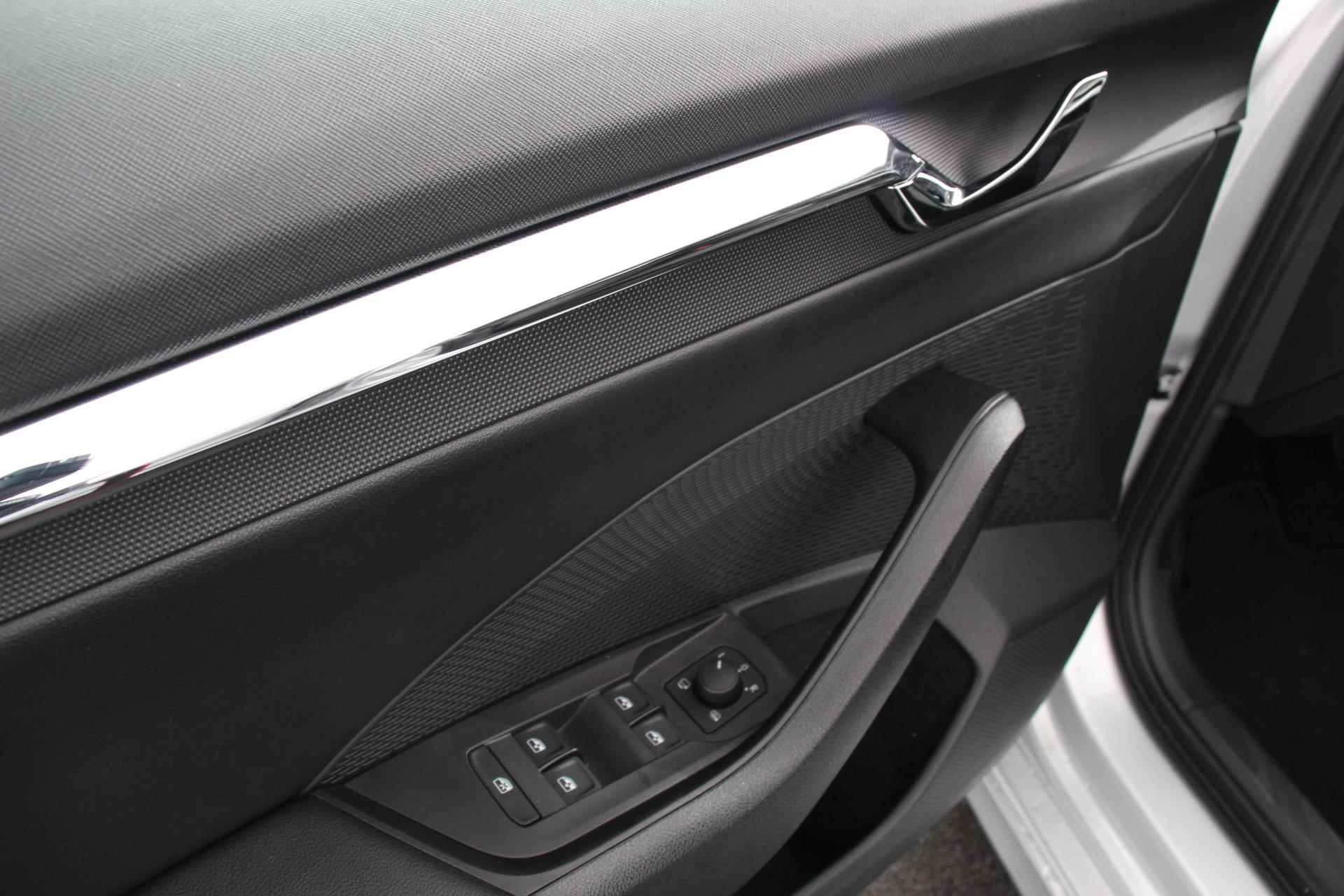 Skoda Octavia Combi 1.0 e-TSI 110pk MHEV DSG Style | Navigatie | Apple Carplay/Android Auto | Parkeersensor achter | Camera | Adaptive Cruise Control | Stoelverwarming | Ledverlichting | Climate Control - 12/33