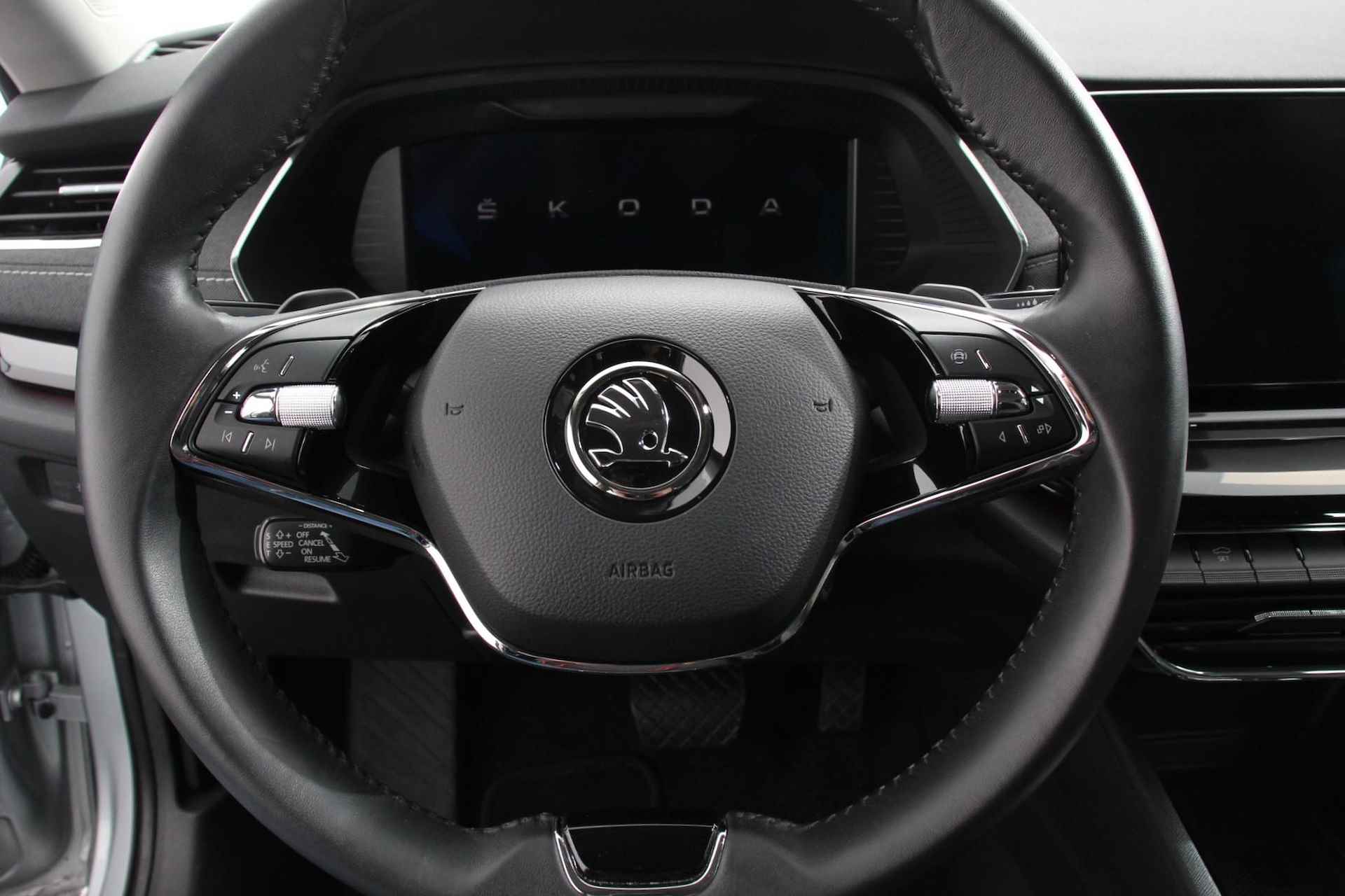 Skoda Octavia Combi 1.0 e-TSI 110pk MHEV DSG Style | Navigatie | Apple Carplay/Android Auto | Parkeersensor achter | Camera | Adaptive Cruise Control | Stoelverwarming | Ledverlichting | Climate Control - 16/33
