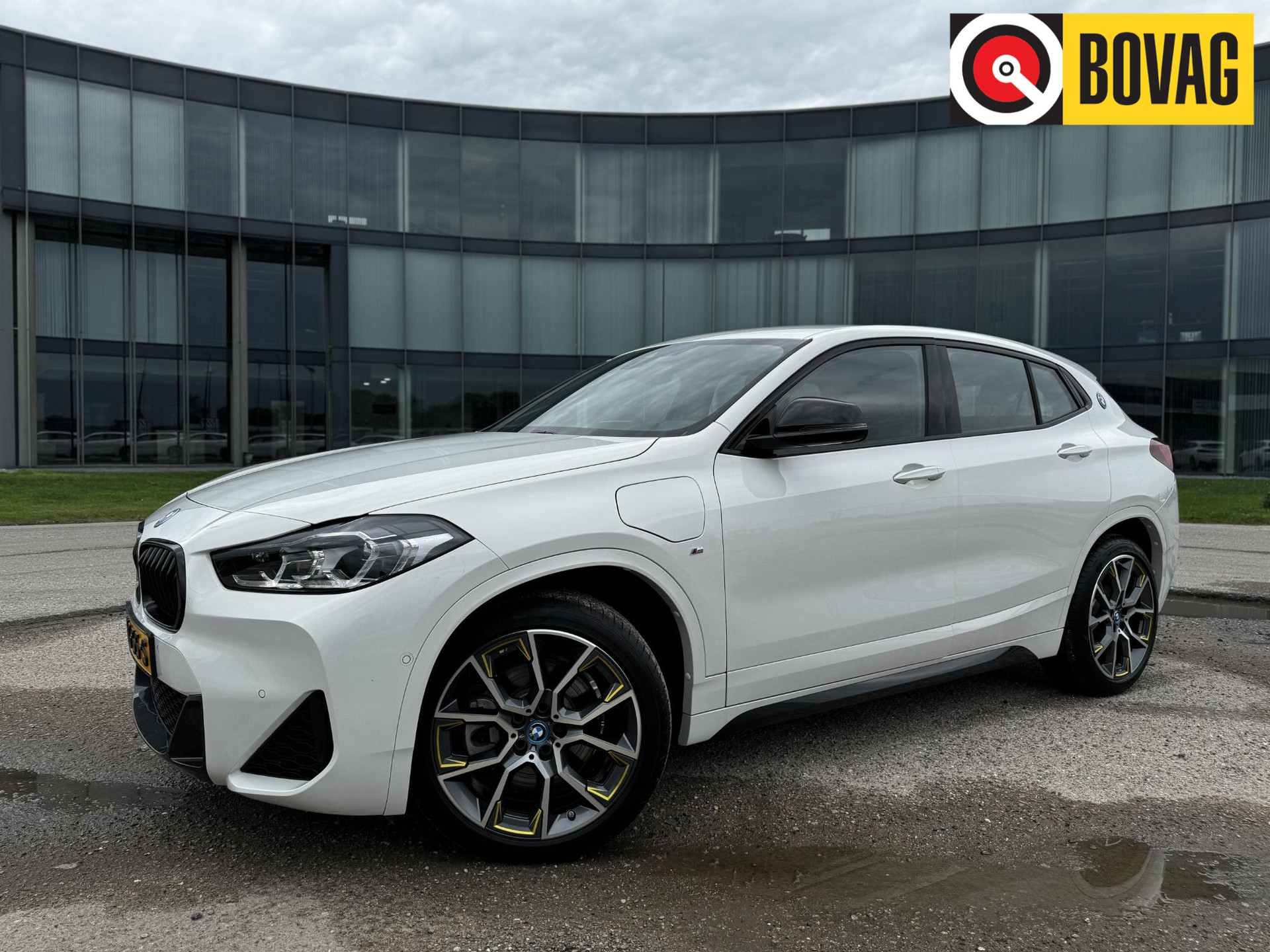 BMW X2 xDrive25e High Executive M-Sport Goldplay edition