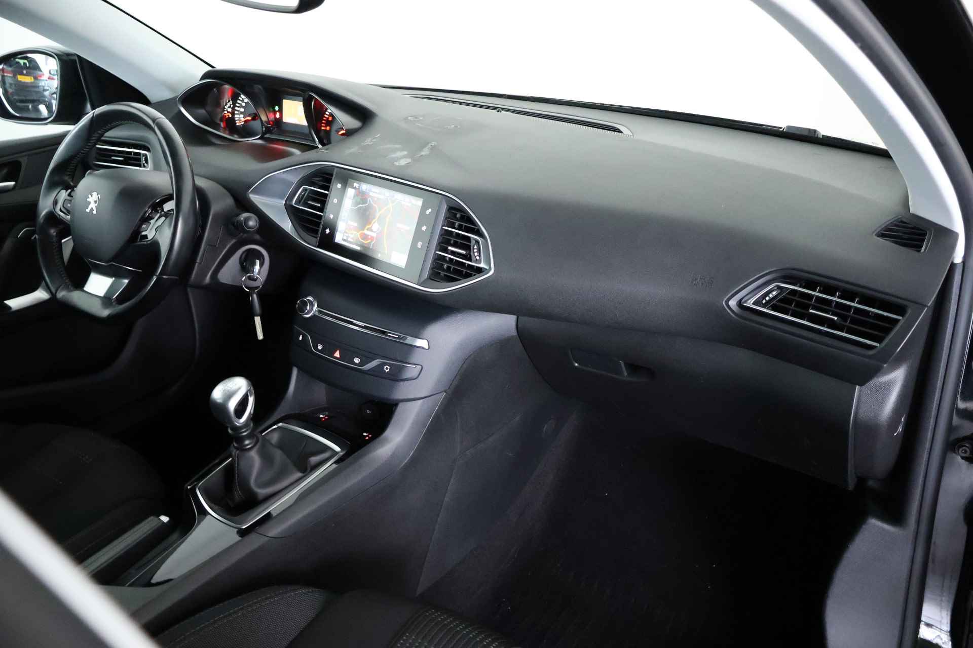 Peugeot 308 SW 1.6 BlueHDI Business Line / Panorama / Navigatie / Cruisecontrol / Bluetooth - 3/29