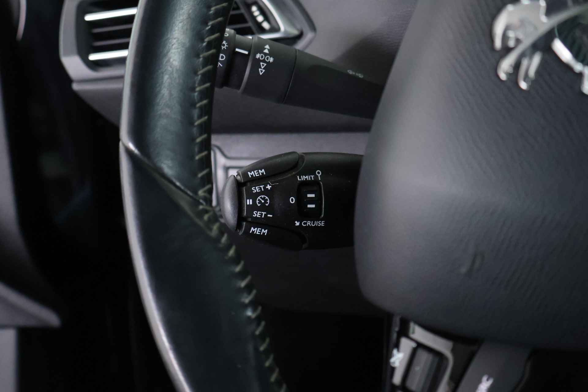 Peugeot 308 SW 1.6 BlueHDI Business Line / Panorama / Navigatie / Cruisecontrol / Bluetooth - 17/29