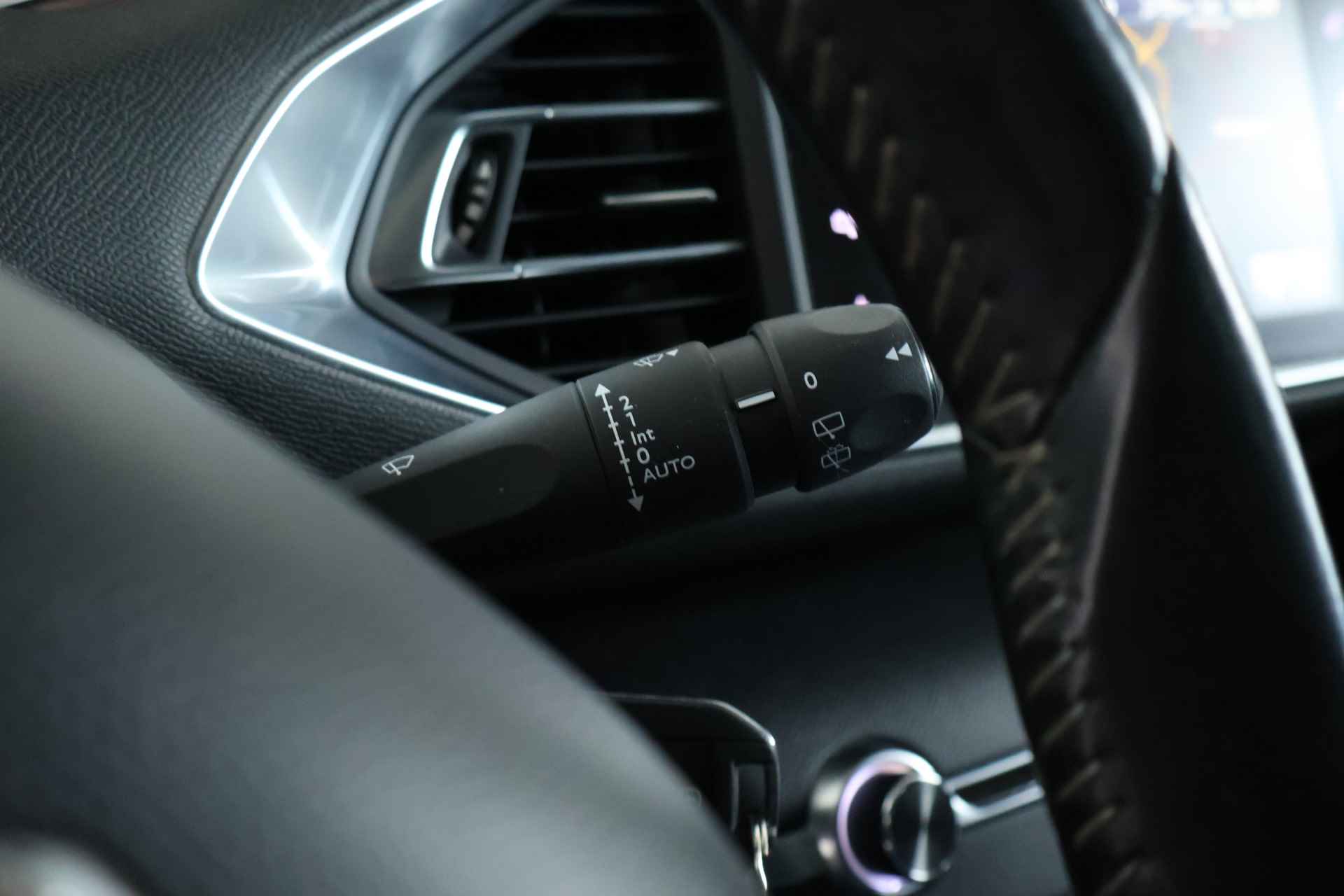 Peugeot 308 SW 1.6 BlueHDI Business Line / Panorama / Navigatie / Cruisecontrol / Bluetooth - 18/29
