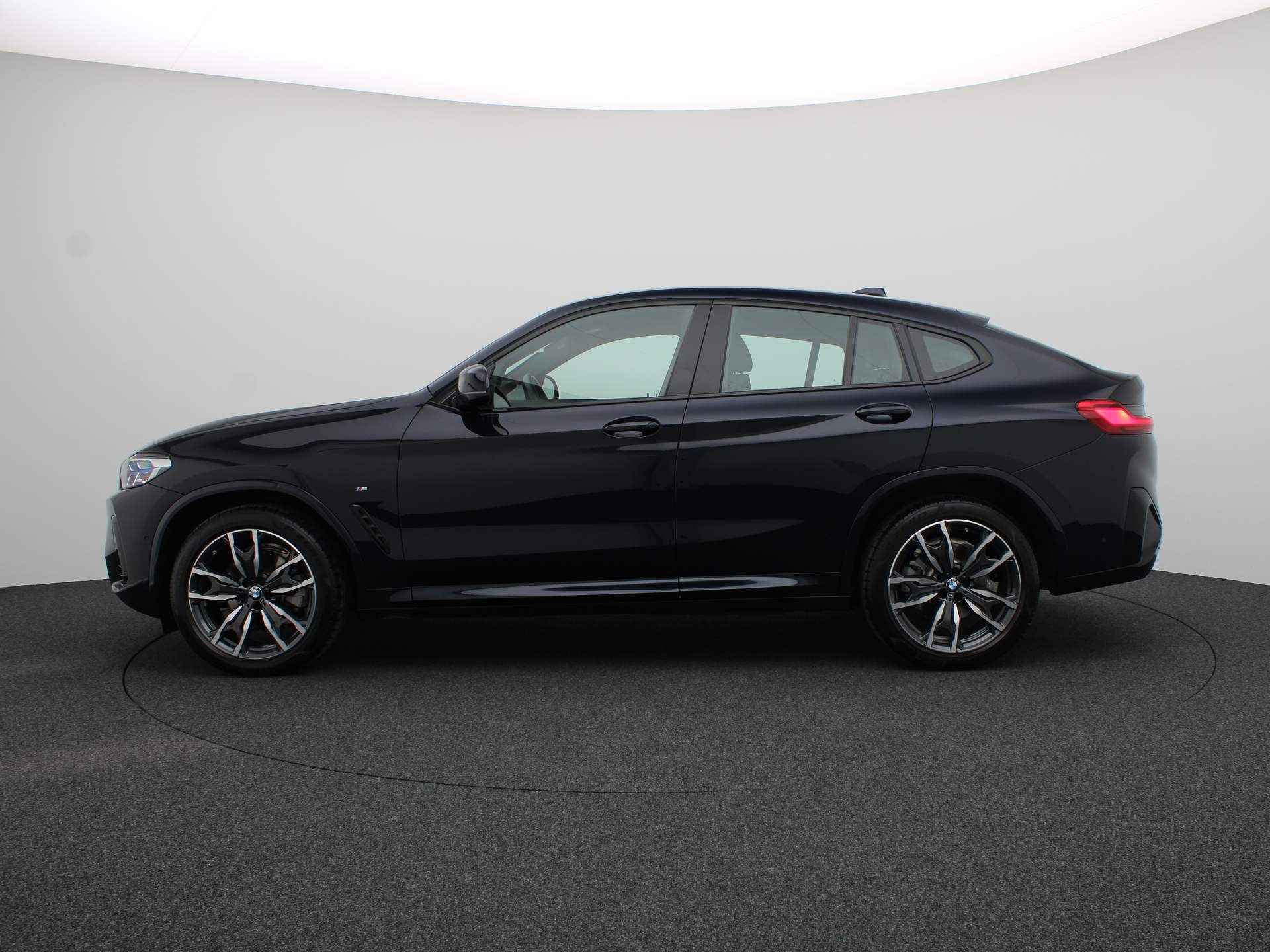 BMW X4 xDrive20i High Executive M Sportpakket / Laserlight / Driving Assistant / Achteruitrijcamera / HiFi / DAB / 20'' - 4/36
