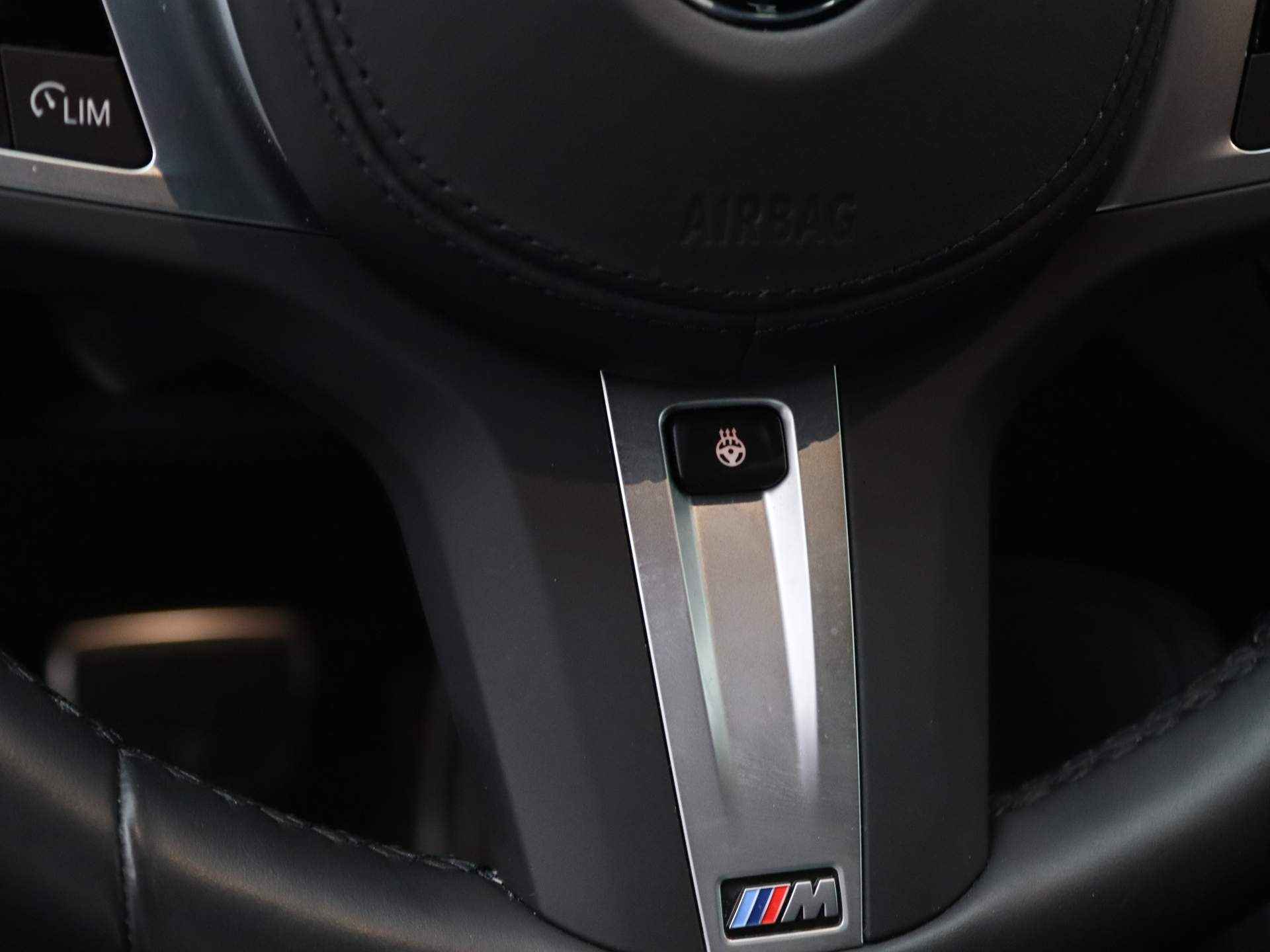 BMW X4 xDrive20i High Executive M Sportpakket / Laserlight / Driving Assistant / Achteruitrijcamera / HiFi / DAB / 20'' - 16/36