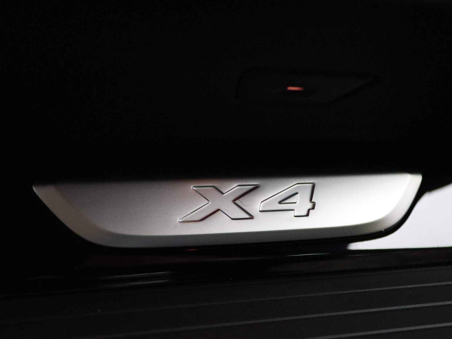 BMW X4 xDrive20i High Executive M Sportpakket / Laserlight / Driving Assistant / Achteruitrijcamera / HiFi / DAB / 20'' - 23/36