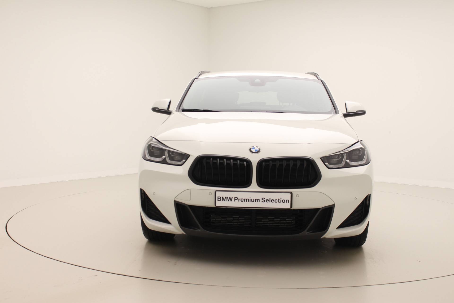 BMW X2 sDrive18i M Sport Edition | Parking Pack | Automatische transmissie met dubbele koppeling | 20 inch LMR Dubbelspaak (styling 716 - 10/12
