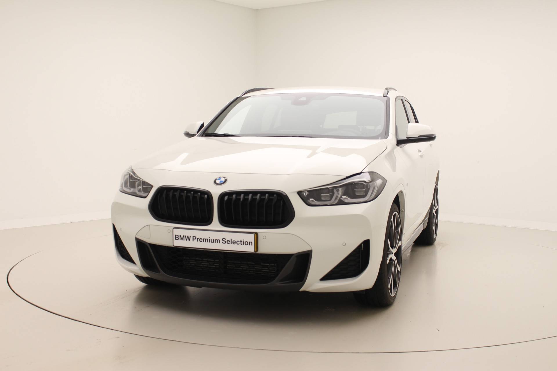BMW X2 sDrive18i M Sport Edition | Parking Pack | Automatische transmissie met dubbele koppeling | 20 inch LMR Dubbelspaak (styling 716 - 11/12