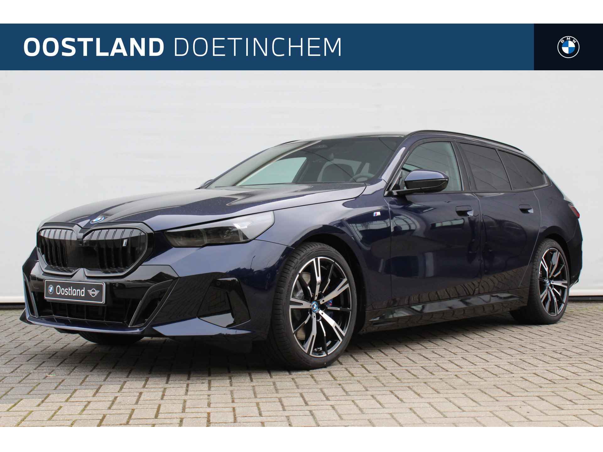 BMW i5 Touring eDrive40 High Executive M Sport / Panoramadak / Trekhaak / Parking Assistant Professional / Adaptieve LED / Comfort Access / Stoelventilatie