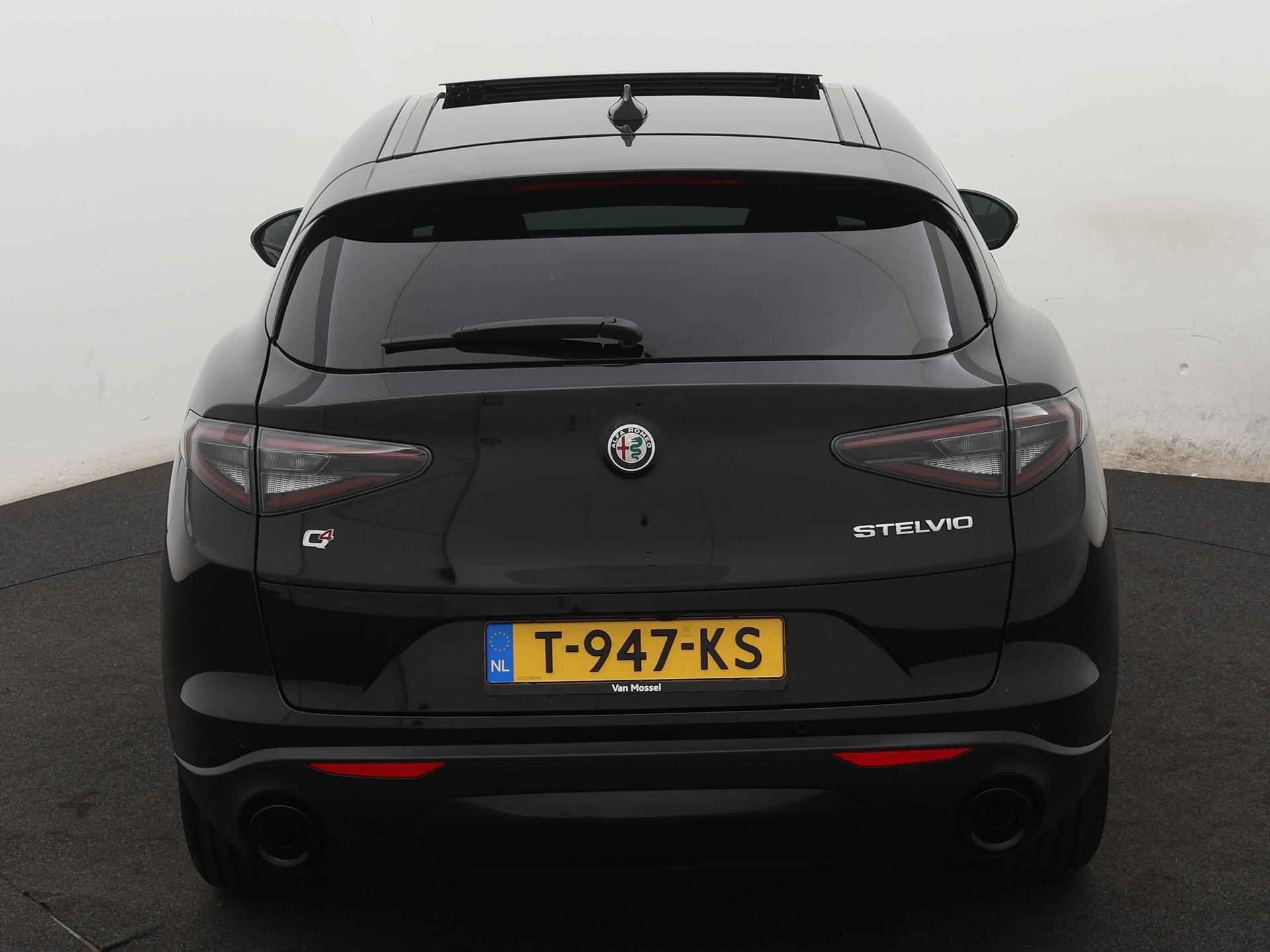 Alfa Romeo Stelvio 2.0 T GME AWD 200pk Sprint | Leer | Elektrische Stoelen | Stoel + Stuur verwarming | Parkeersensoren voor + achter | Camera | - 15/21