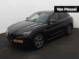 Alfa Romeo Stelvio 2.0 T GME AWD 280pk Sprint | Leer | Elektrische Stoelen | Stoel + Stuur verwarming | Parkeersensoren voor + achter | Camera |