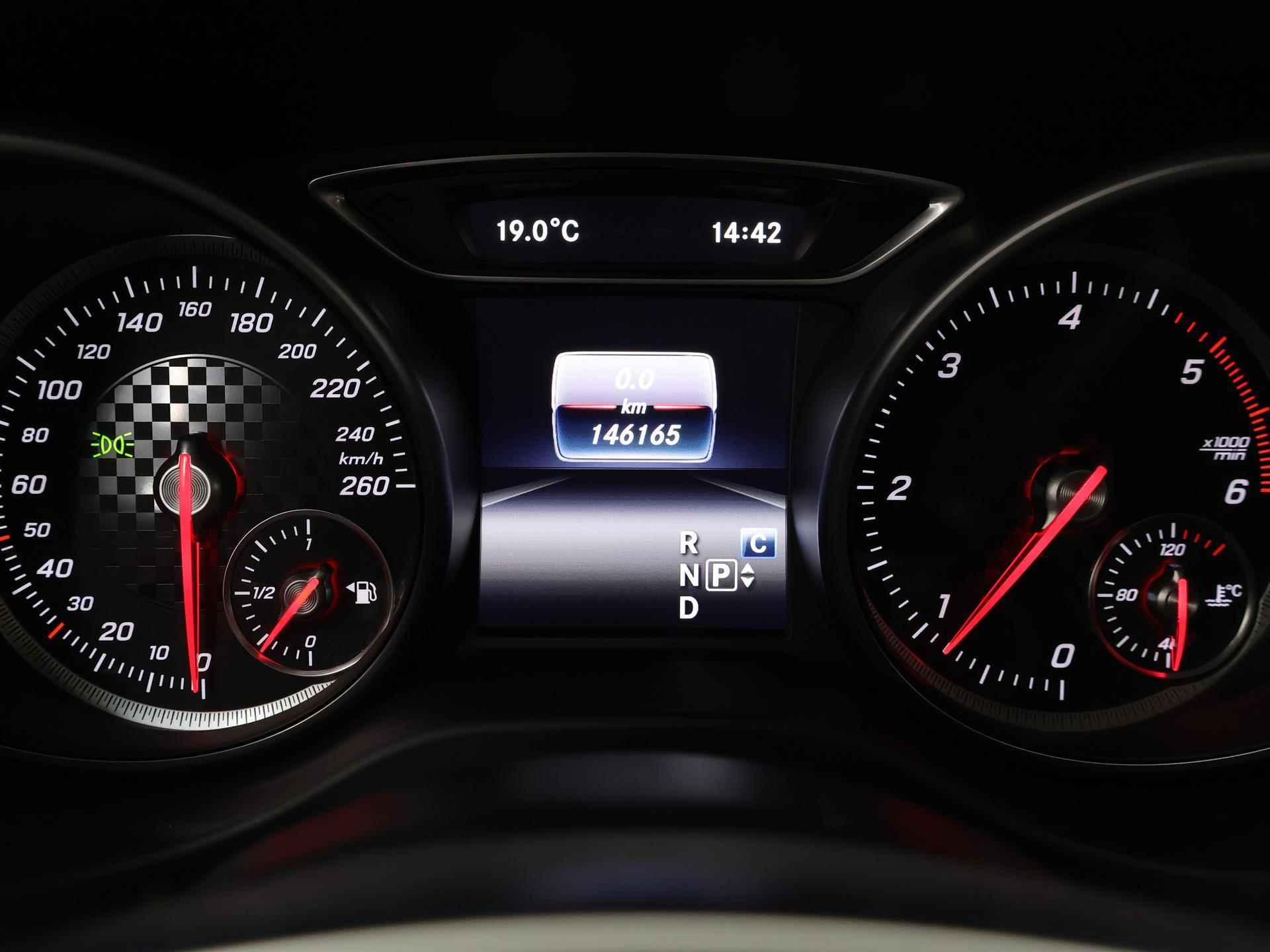 Mercedes-Benz A-klasse 200 d AMG NIGHT | Panoramadak | Multispaaks AMG | Sportstoelen | - 13/38