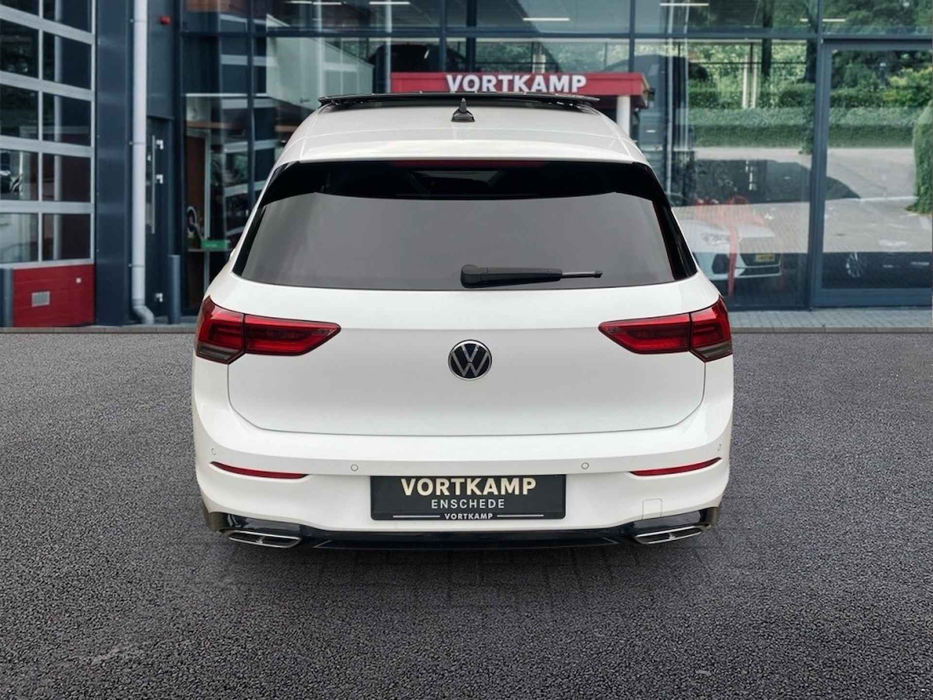 VOLKSWAGEN Golf 1.5 eTSI R-LINE PANO-DAK/CAMERA/NAVI/CARPLAY/ACC/STOELVERW - 6/24