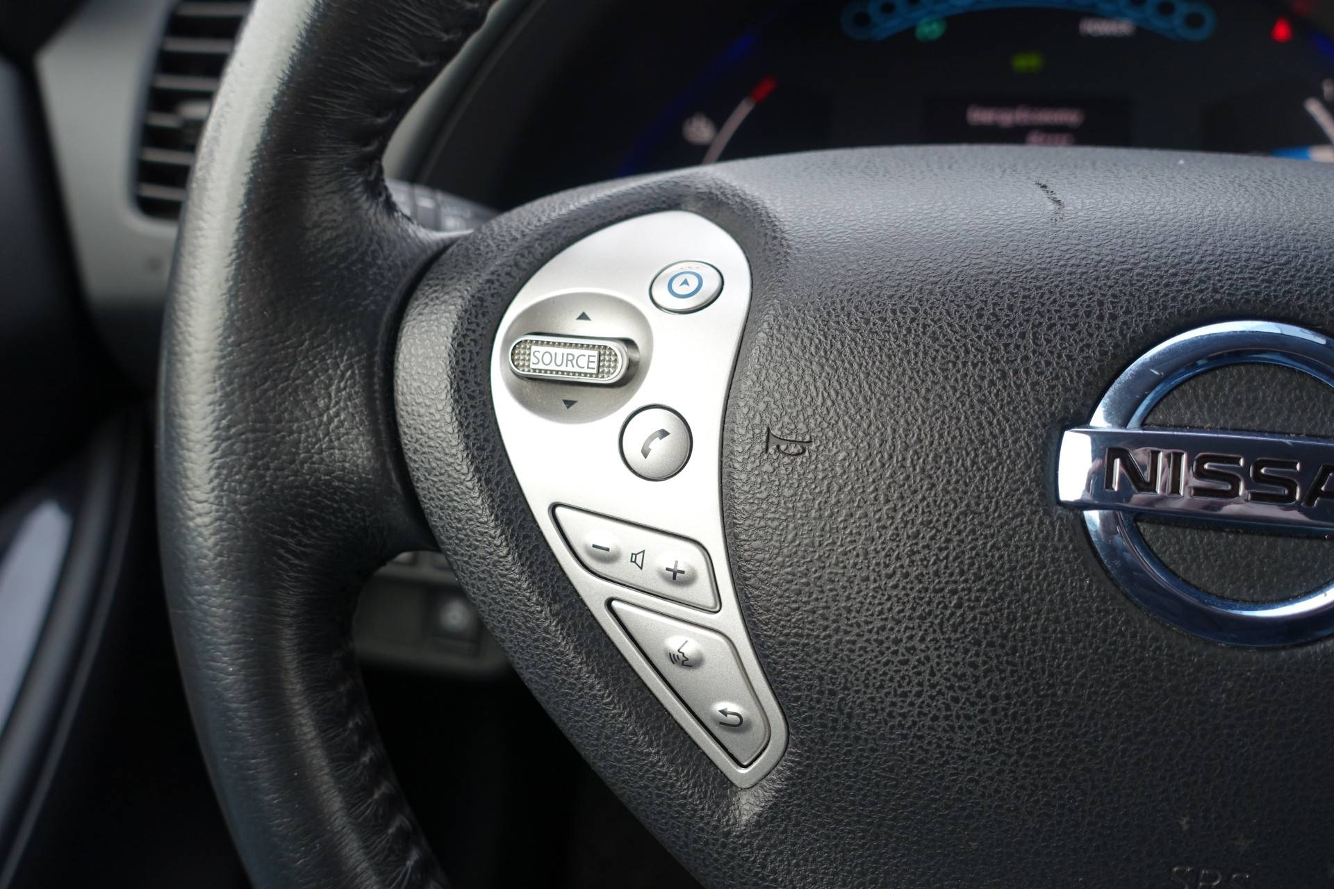 Nissan Leaf Tekna 24 kWh € 2.000.- subsidie | Lederen bekleding | Navigatie | Stuur & Stoelverwarming - 15/18