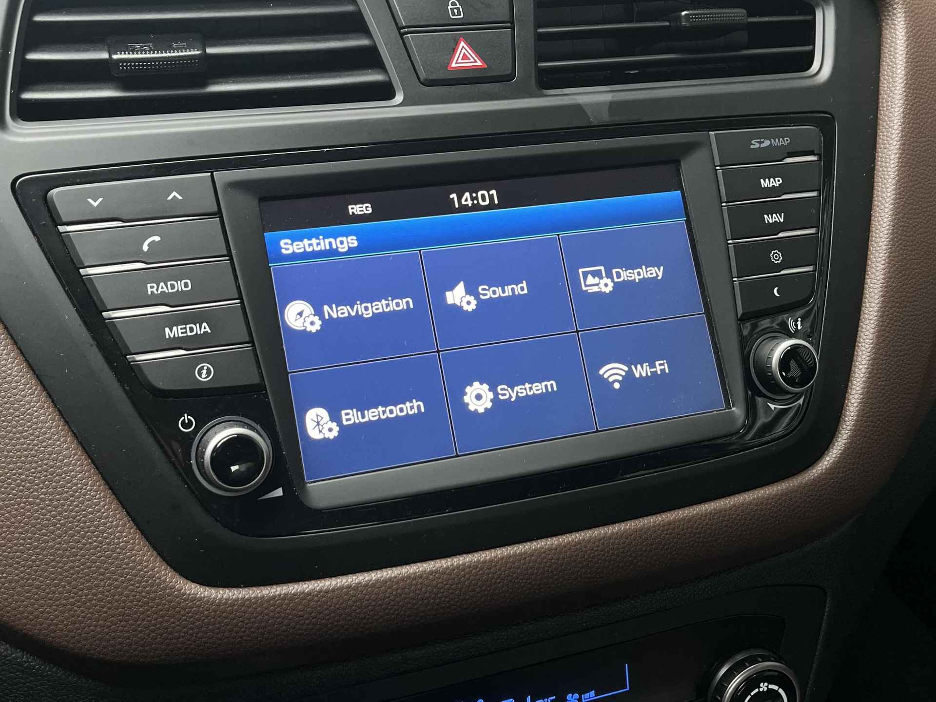 Hyundai i20 5drs 1.0 T-GDI 100 PK Comfort | Geïntegreerde navigatiesysteem | Apple Carplay & Android Auto | Pdc & Camera | - 35/41