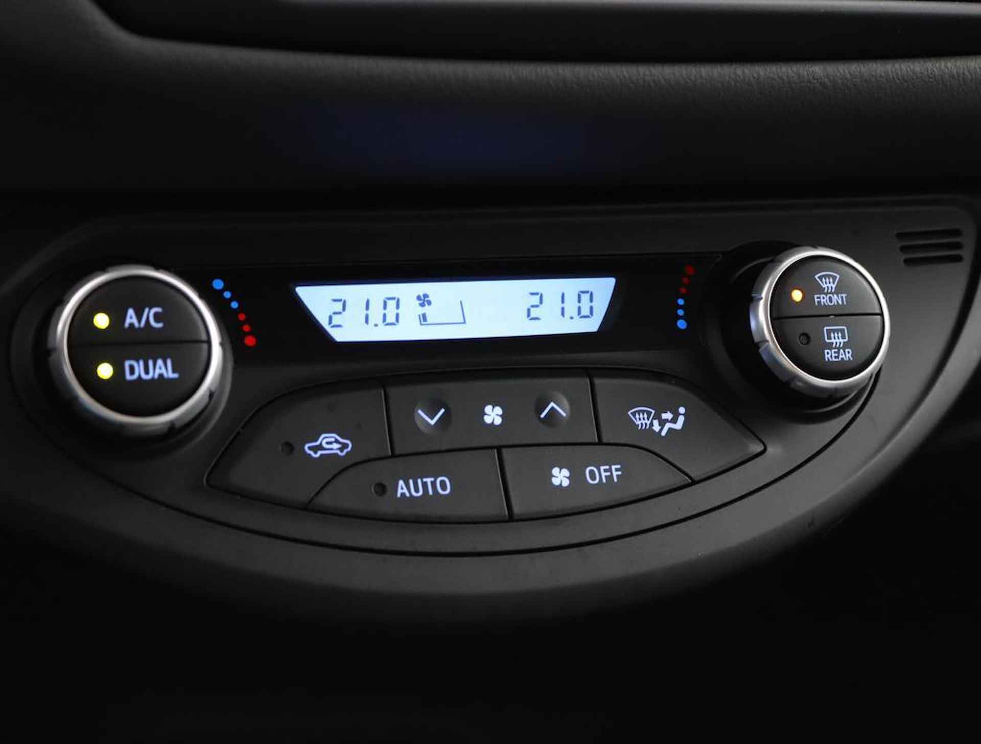 Toyota Yaris 1.5 VVT-i Dynamic Automaat | Apple carplay/Androidauto | Lichtmetalen velgen | - 7/56