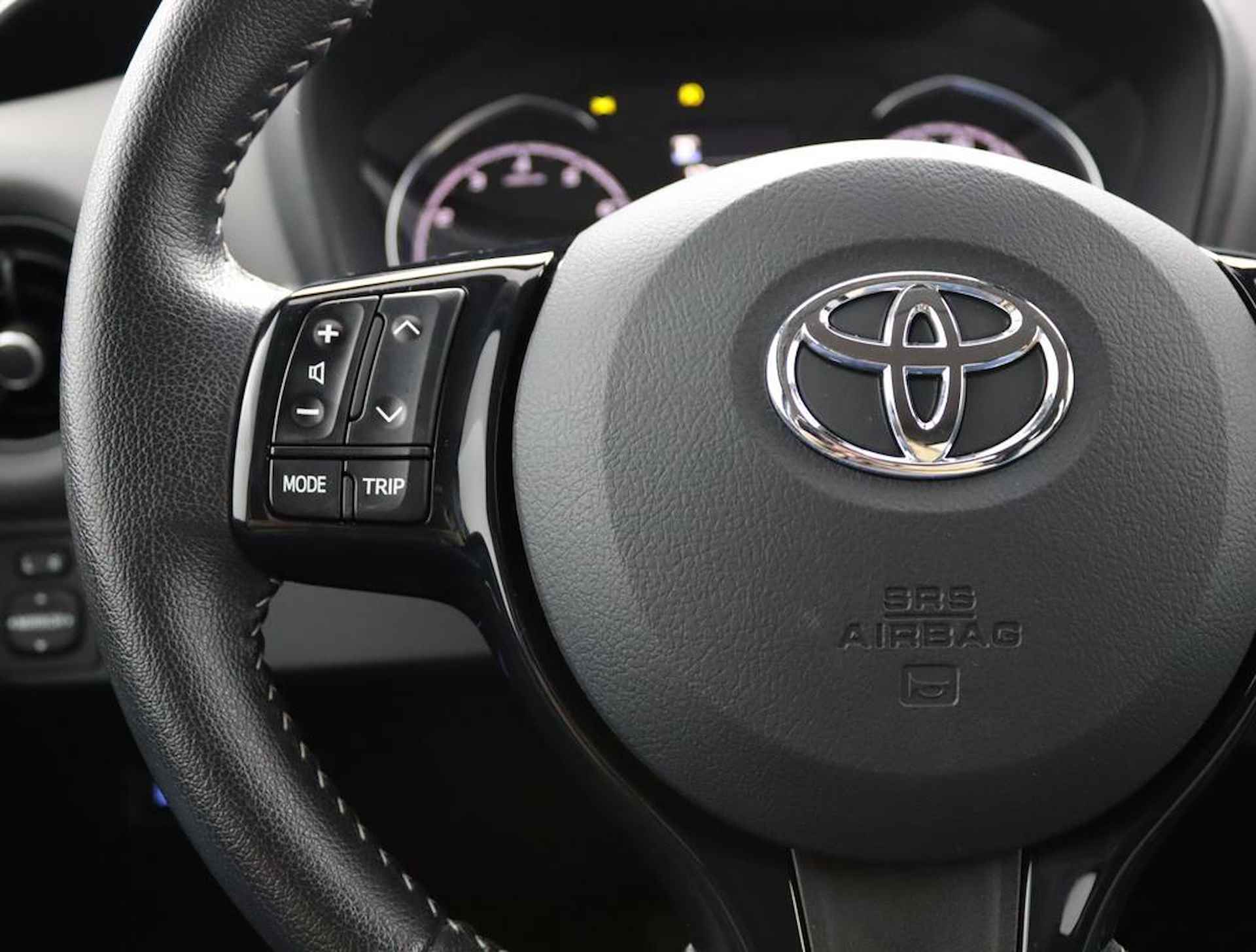 Toyota Yaris 1.5 VVT-i Dynamic Automaat | Apple carplay/Androidauto | Lichtmetalen velgen | - 19/56