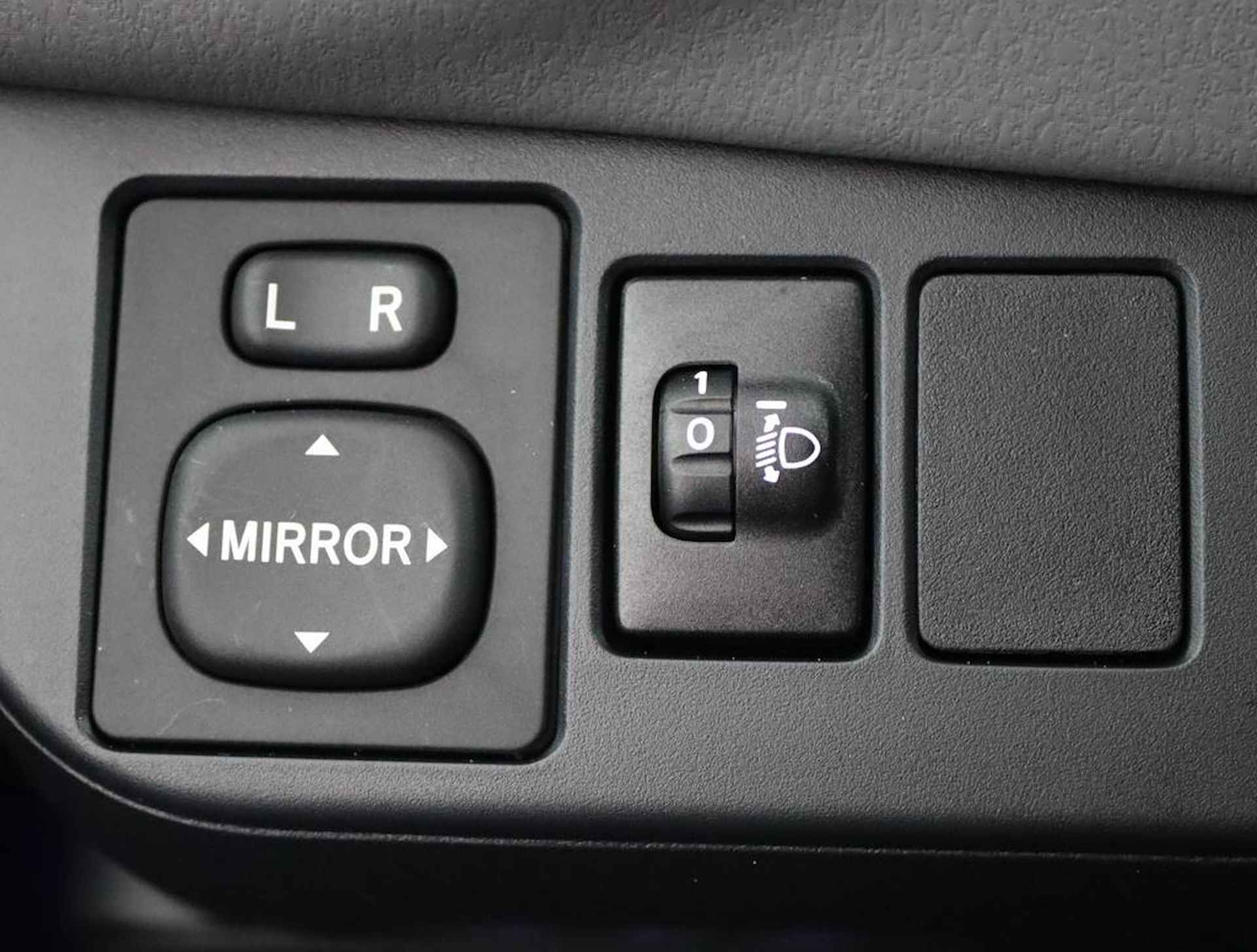 Toyota Yaris 1.5 VVT-i Dynamic Automaat | Apple carplay/Androidauto | Lichtmetalen velgen | - 28/56
