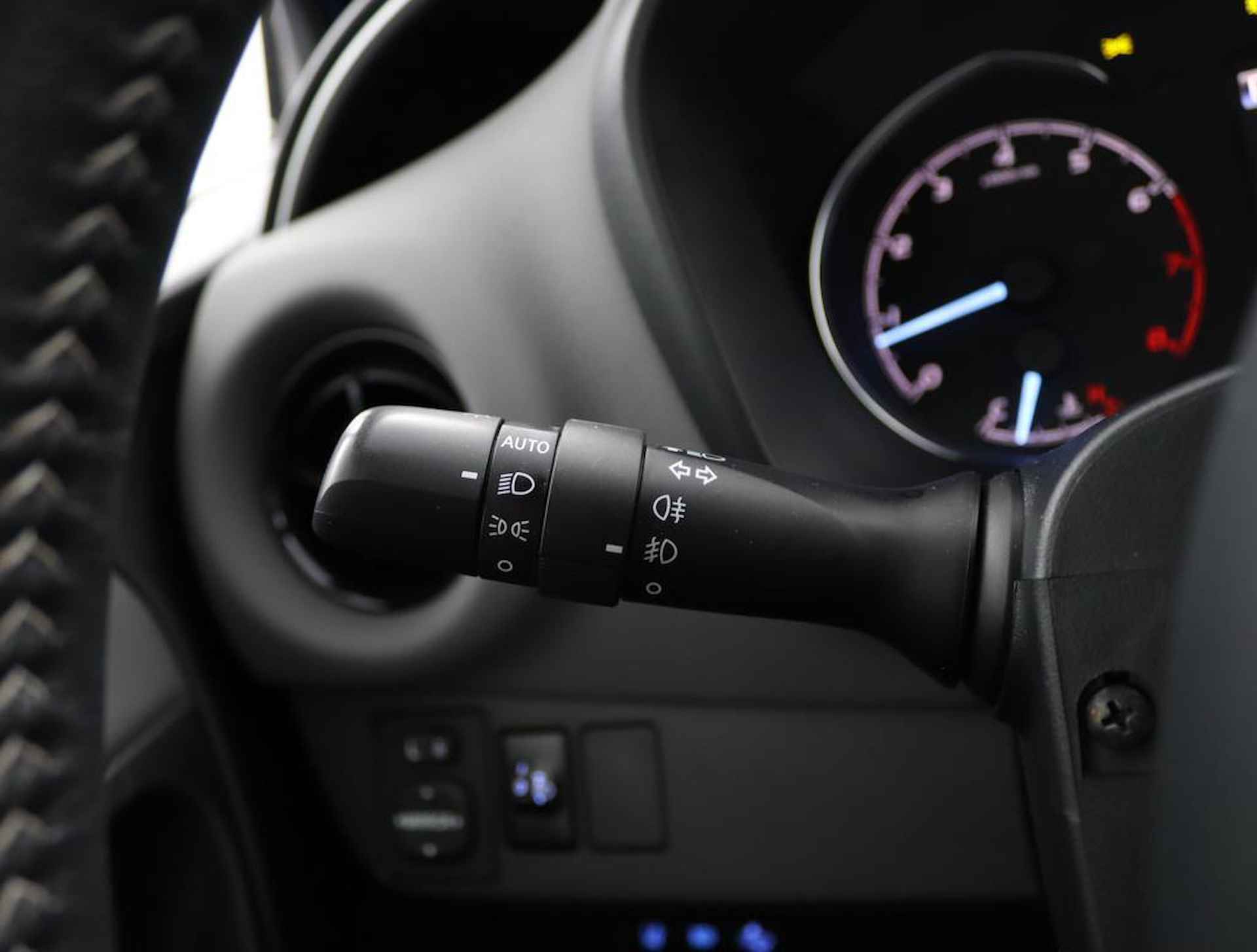 Toyota Yaris 1.5 VVT-i Dynamic Automaat | Apple carplay/Androidauto | Lichtmetalen velgen | - 29/56