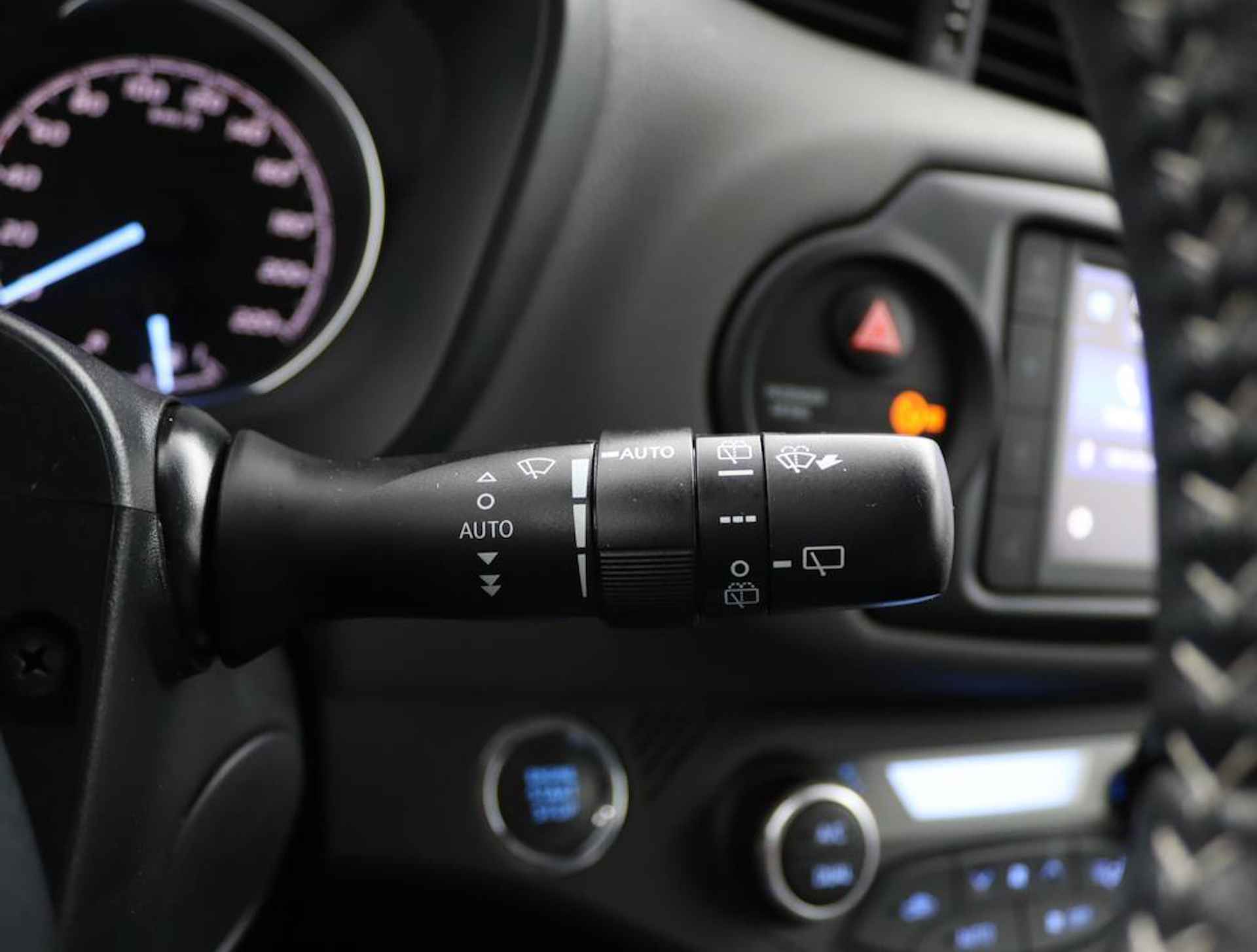 Toyota Yaris 1.5 VVT-i Dynamic Automaat | Apple carplay/Androidauto | Lichtmetalen velgen | - 30/56