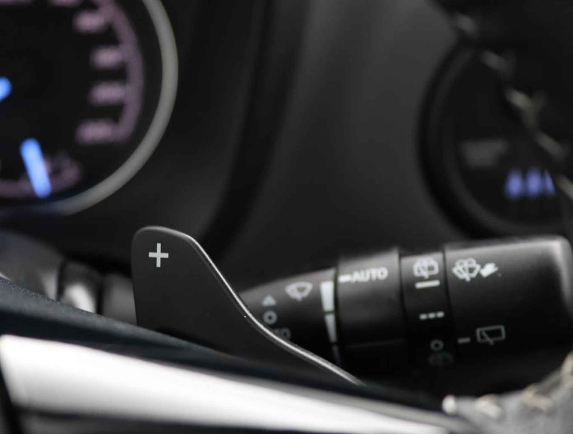 Toyota Yaris 1.5 VVT-i Dynamic Automaat | Apple carplay/Androidauto | Lichtmetalen velgen | - 42/56