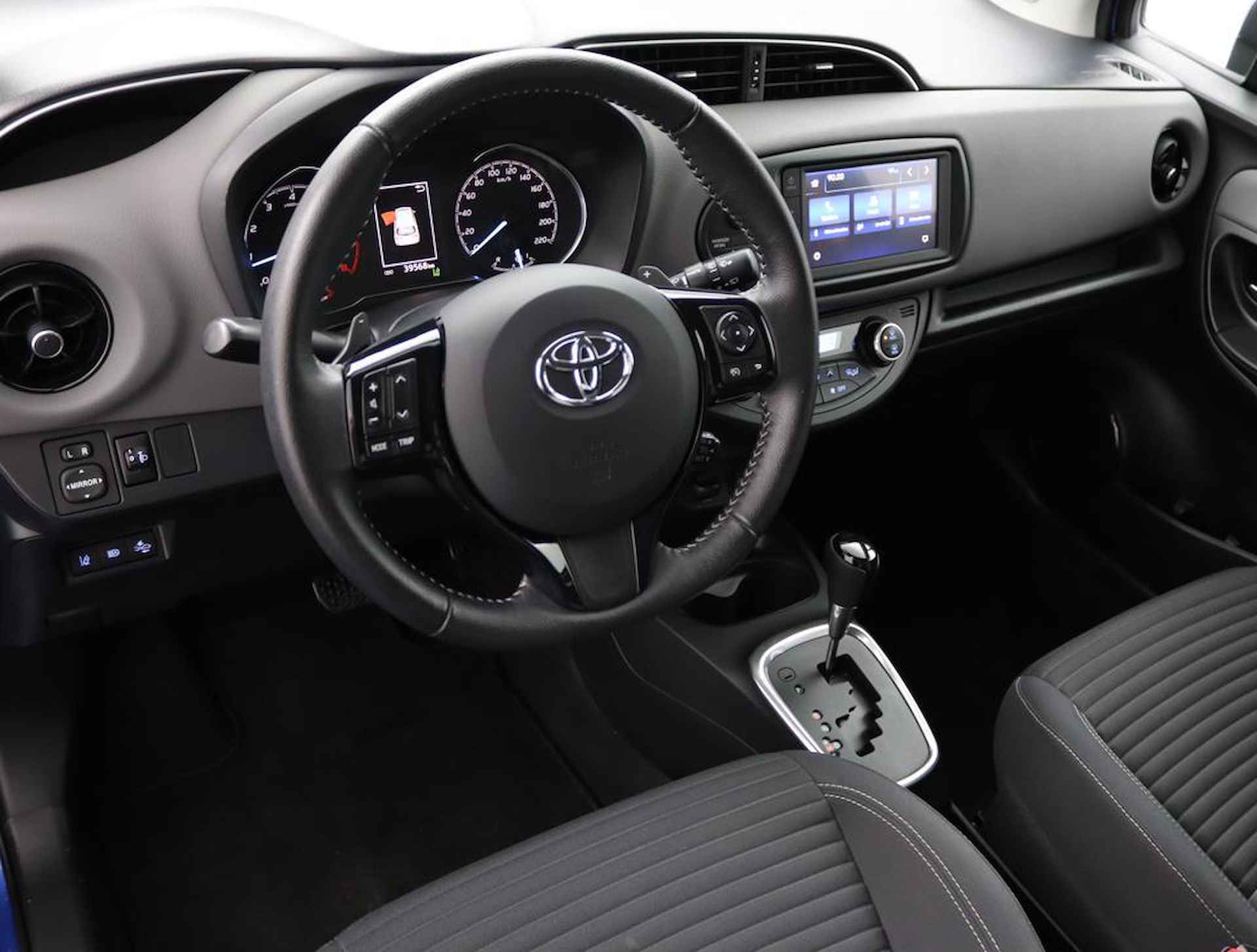 Toyota Yaris 1.5 VVT-i Dynamic Automaat | Apple carplay/Androidauto | Lichtmetalen velgen | - 50/56