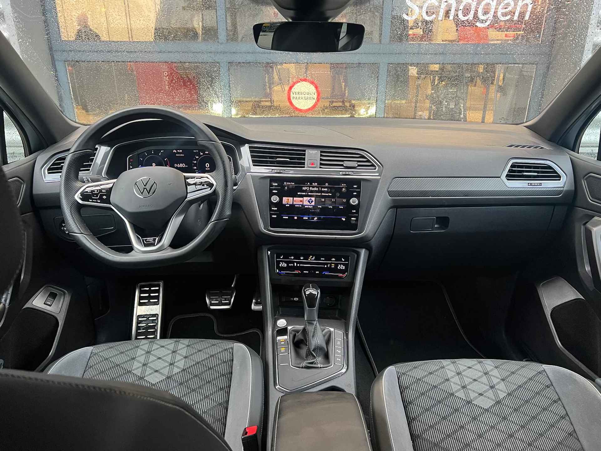 Volkswagen Tiguan Allspace 1.5 TSI 150 pk R-Line Business 7-pers. 7-DSG | Trekhaak wegklapbaar | Achteruitrijcamera | Cruise control adaptief | - 12/36