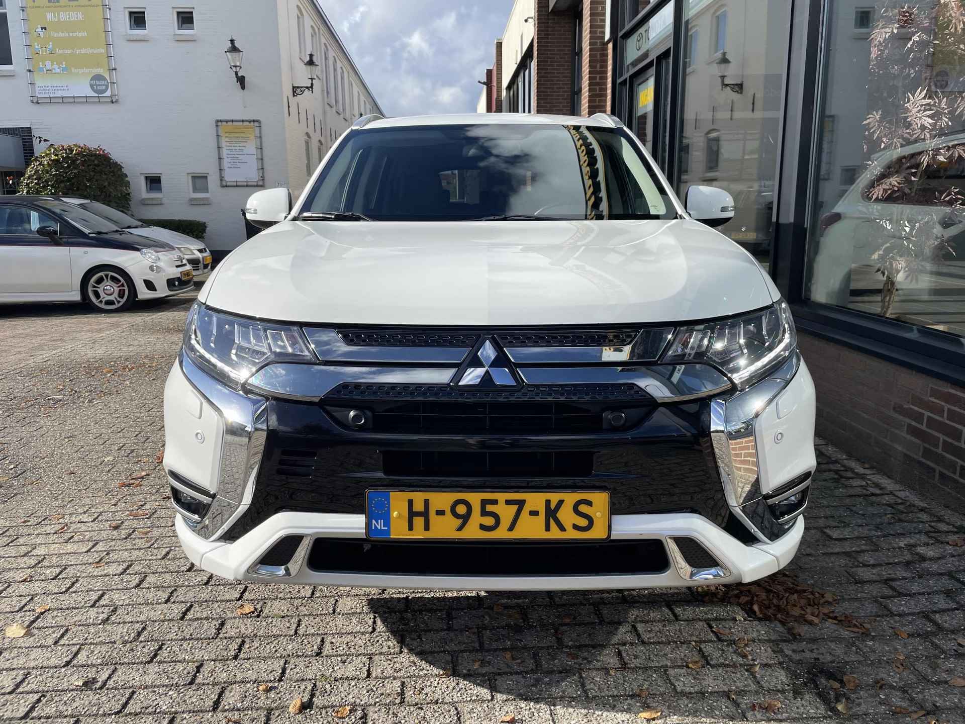 Mitsubishi Outlander 2.4 PHEV Intense - 2/18