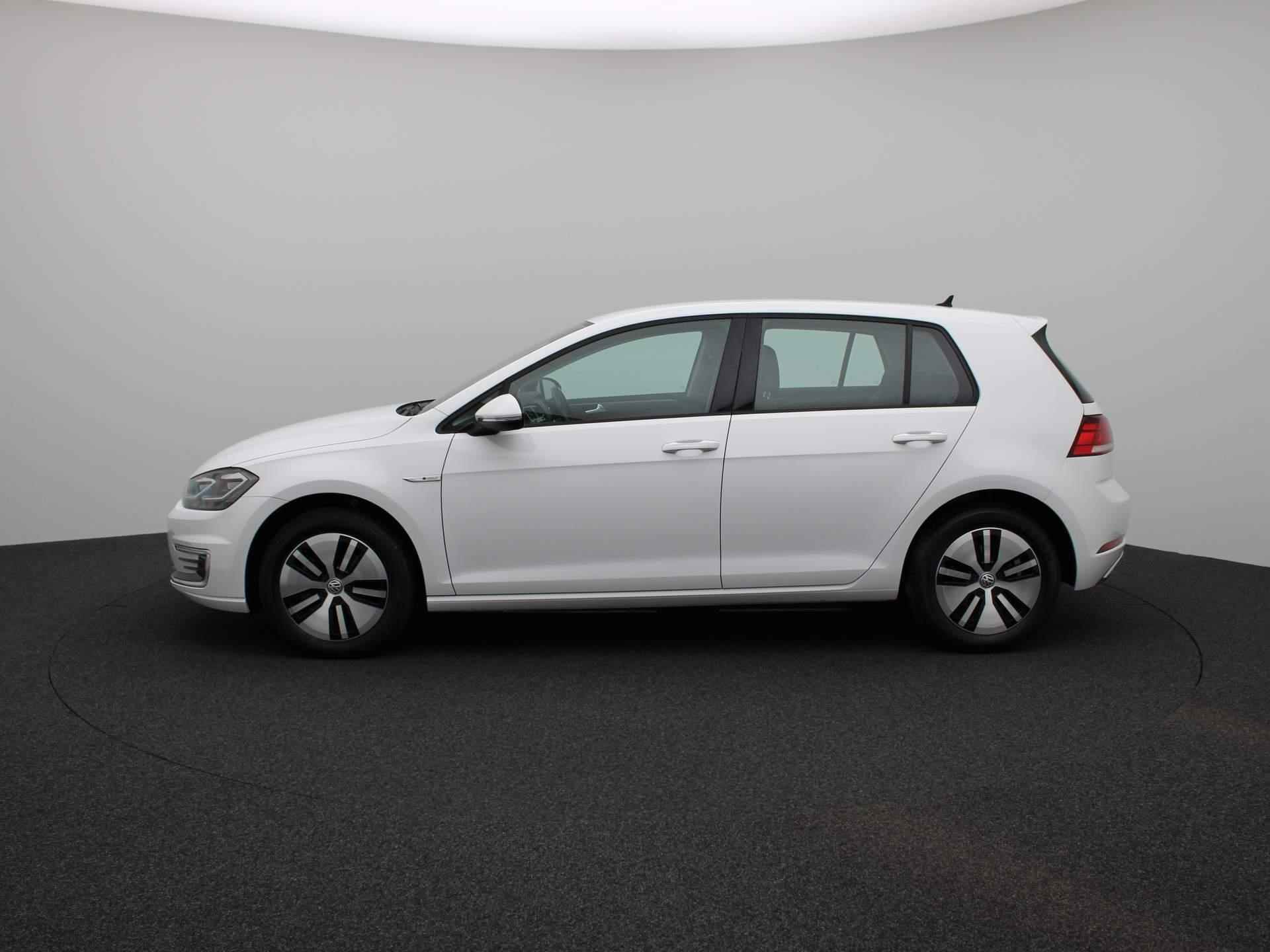 Volkswagen e-Golf E-DITION | Navigatie | Climate Control | Parkeerhulp | LED Verlichting | - 4/39