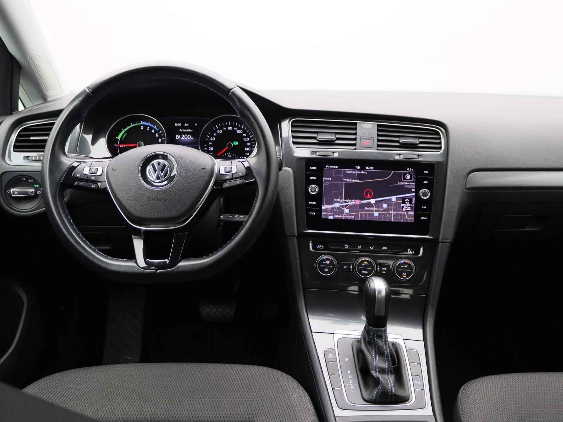 Volkswagen e-Golf E-DITION | Navigatie | Climate Control | Parkeerhulp | LED Verlichting | - 7/39