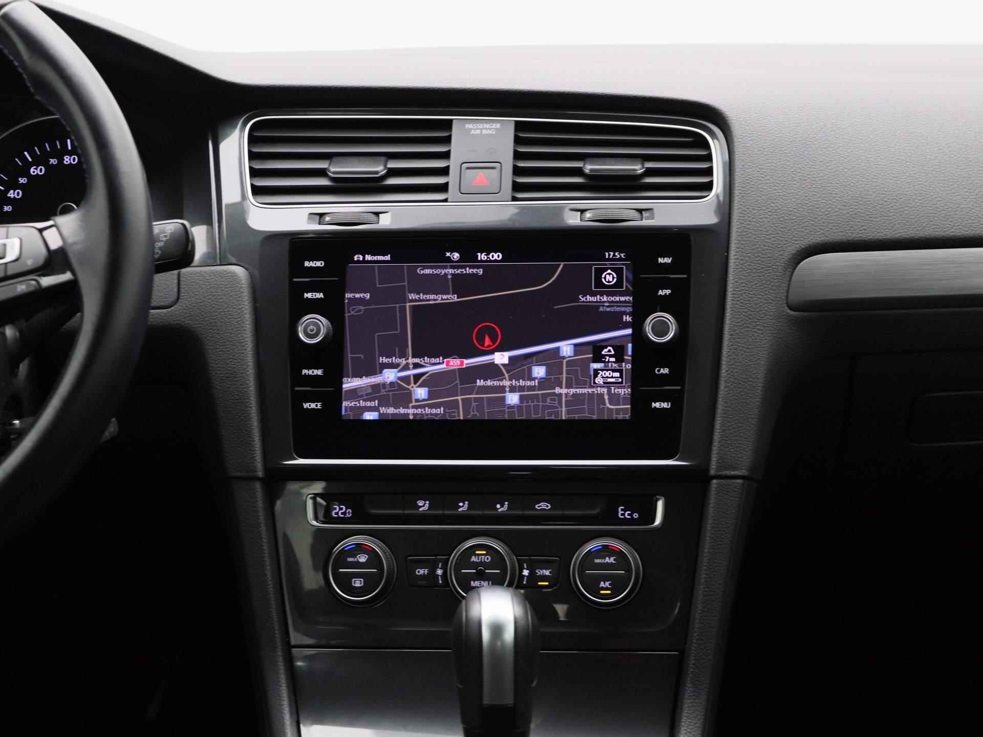 Volkswagen e-Golf E-DITION | Navigatie | Climate Control | Parkeerhulp | LED Verlichting | - 9/39