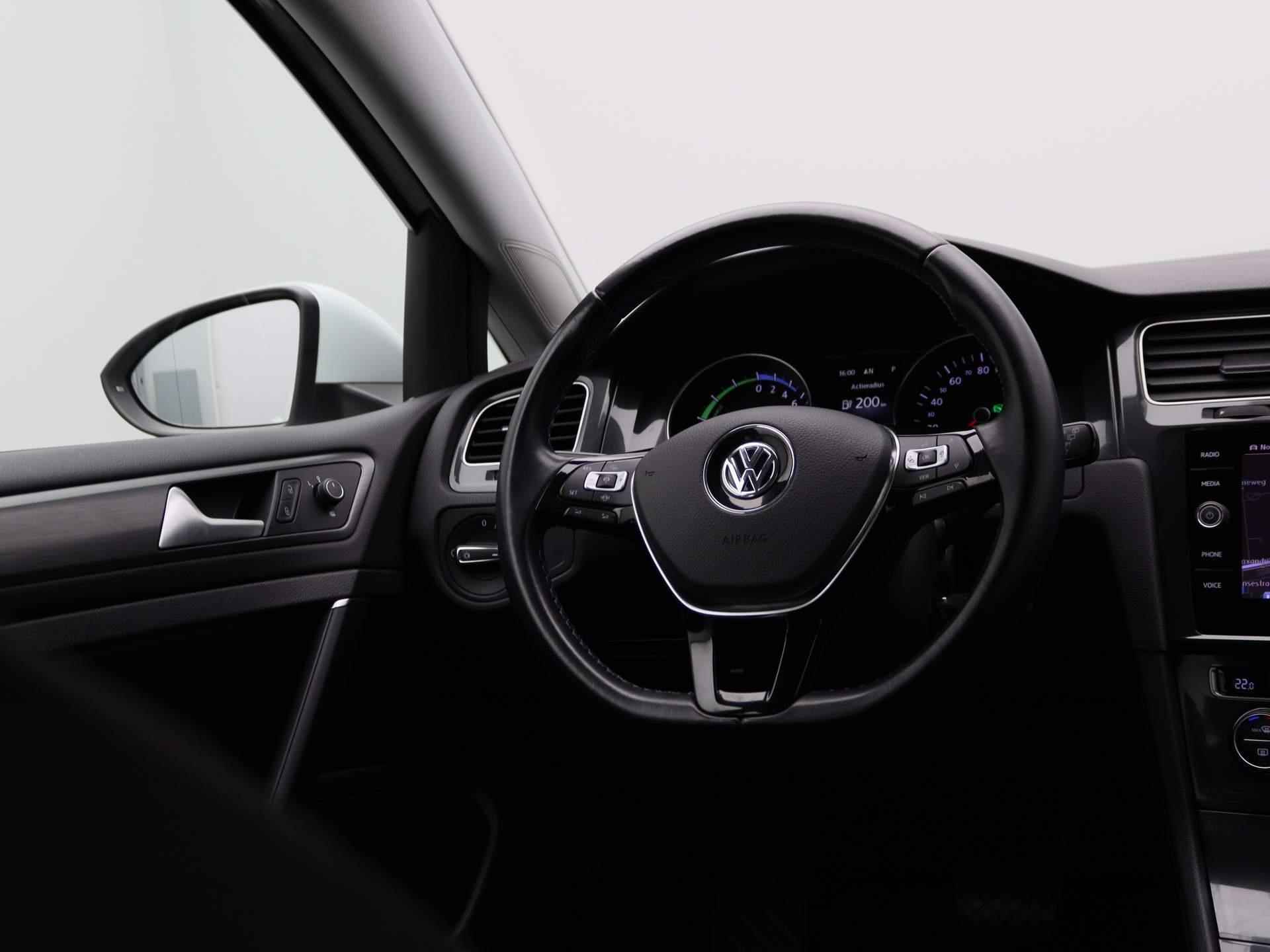 Volkswagen e-Golf E-DITION | Navigatie | Climate Control | Parkeerhulp | LED Verlichting | - 11/39