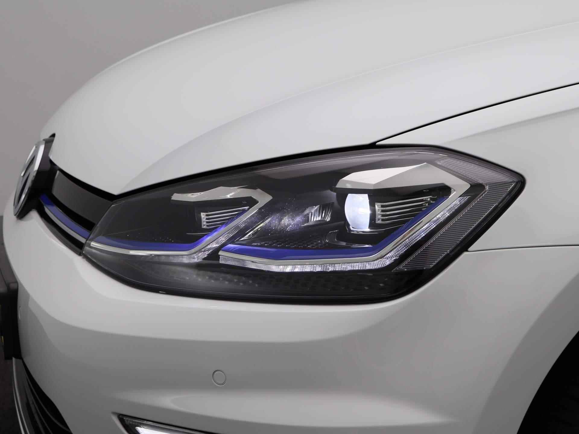 Volkswagen e-Golf E-DITION | Navigatie | Climate Control | Parkeerhulp | LED Verlichting | - 17/39