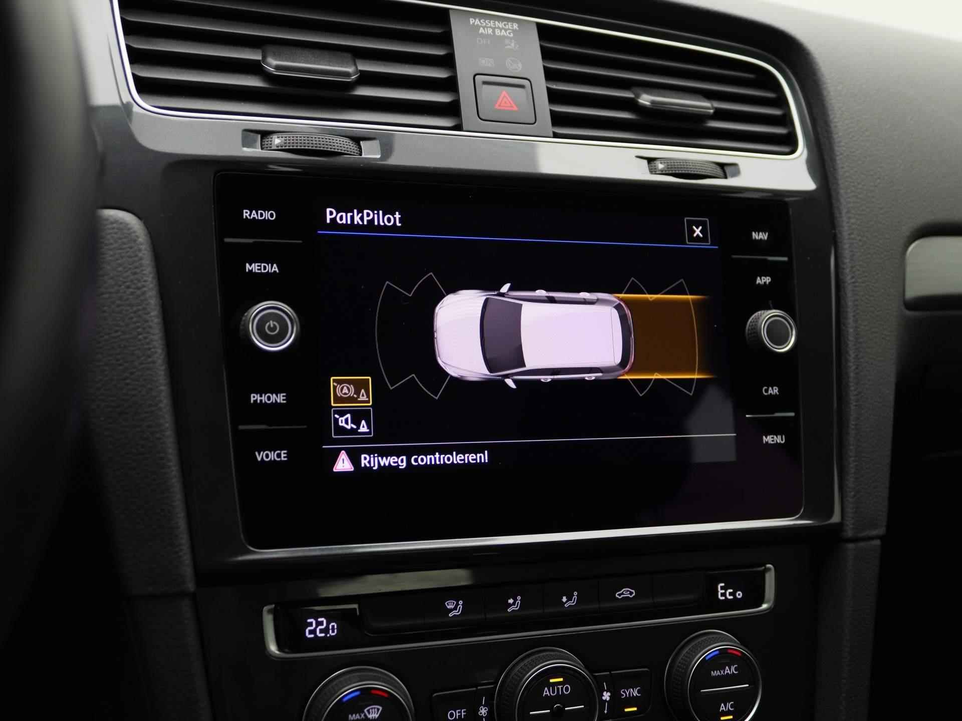 Volkswagen e-Golf E-DITION | Navigatie | Climate Control | Parkeerhulp | LED Verlichting | - 20/39