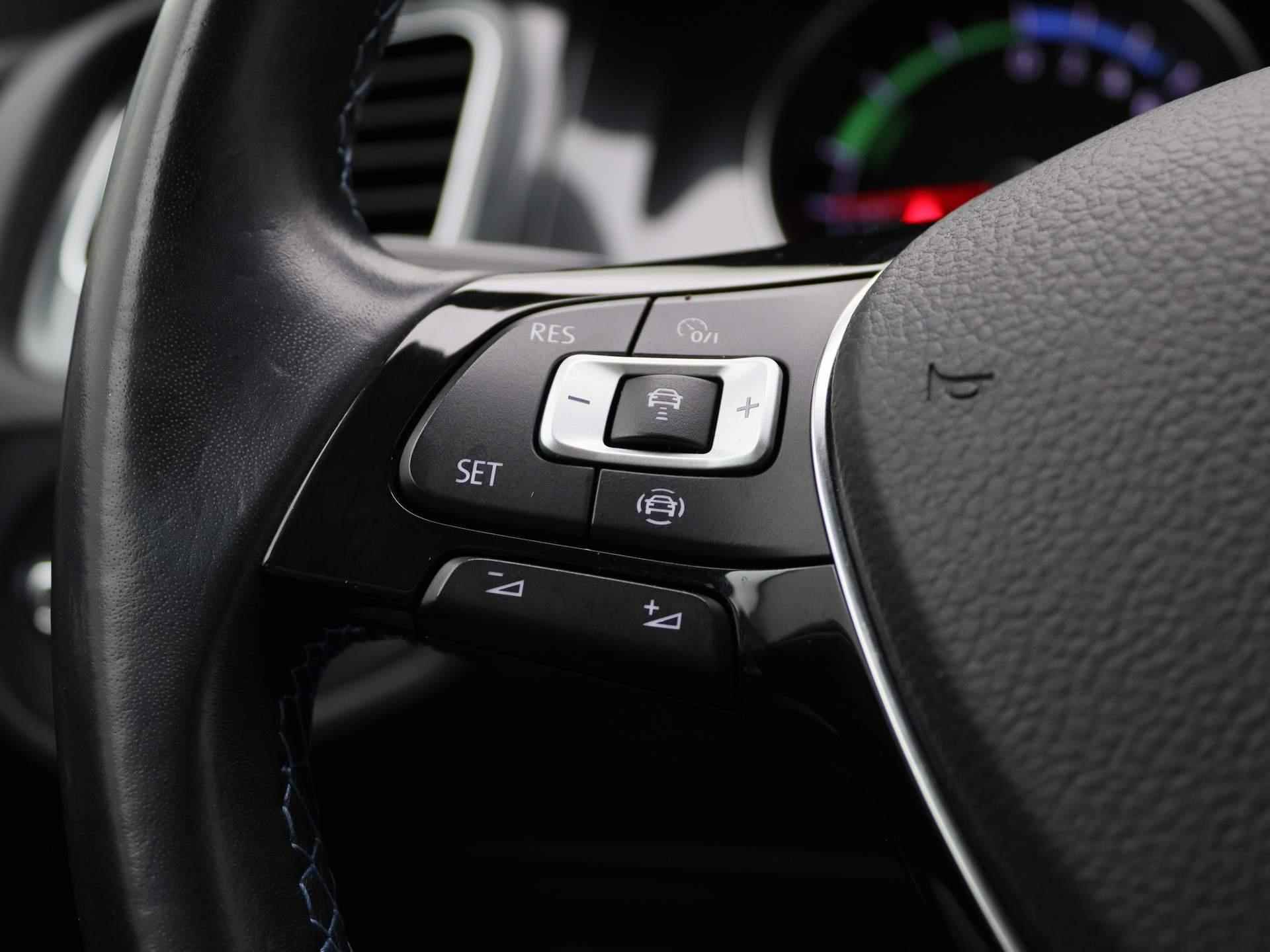 Volkswagen e-Golf E-DITION | Navigatie | Climate Control | Parkeerhulp | LED Verlichting | - 24/39