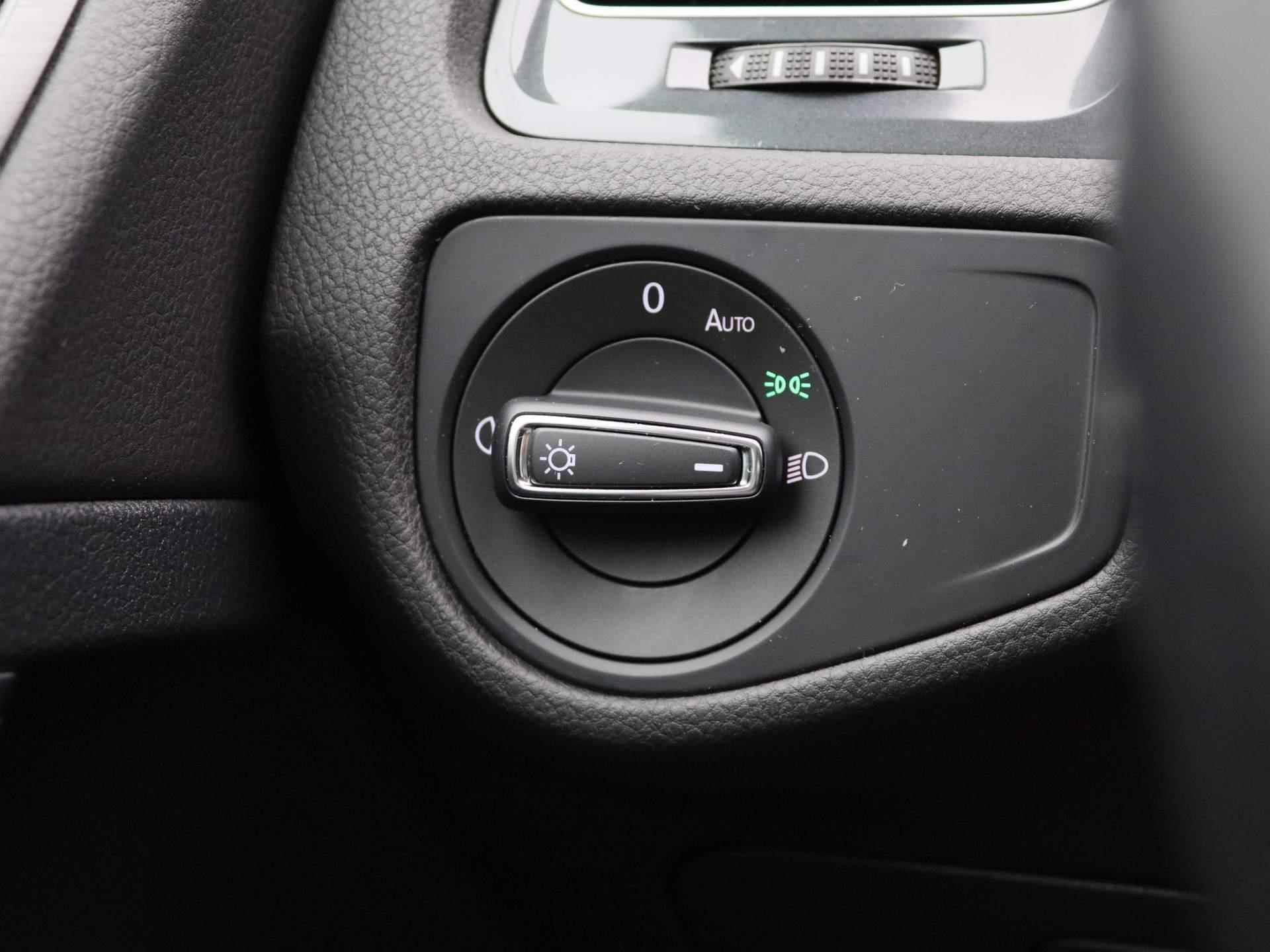 Volkswagen e-Golf E-DITION | Navigatie | Climate Control | Parkeerhulp | LED Verlichting | - 27/39