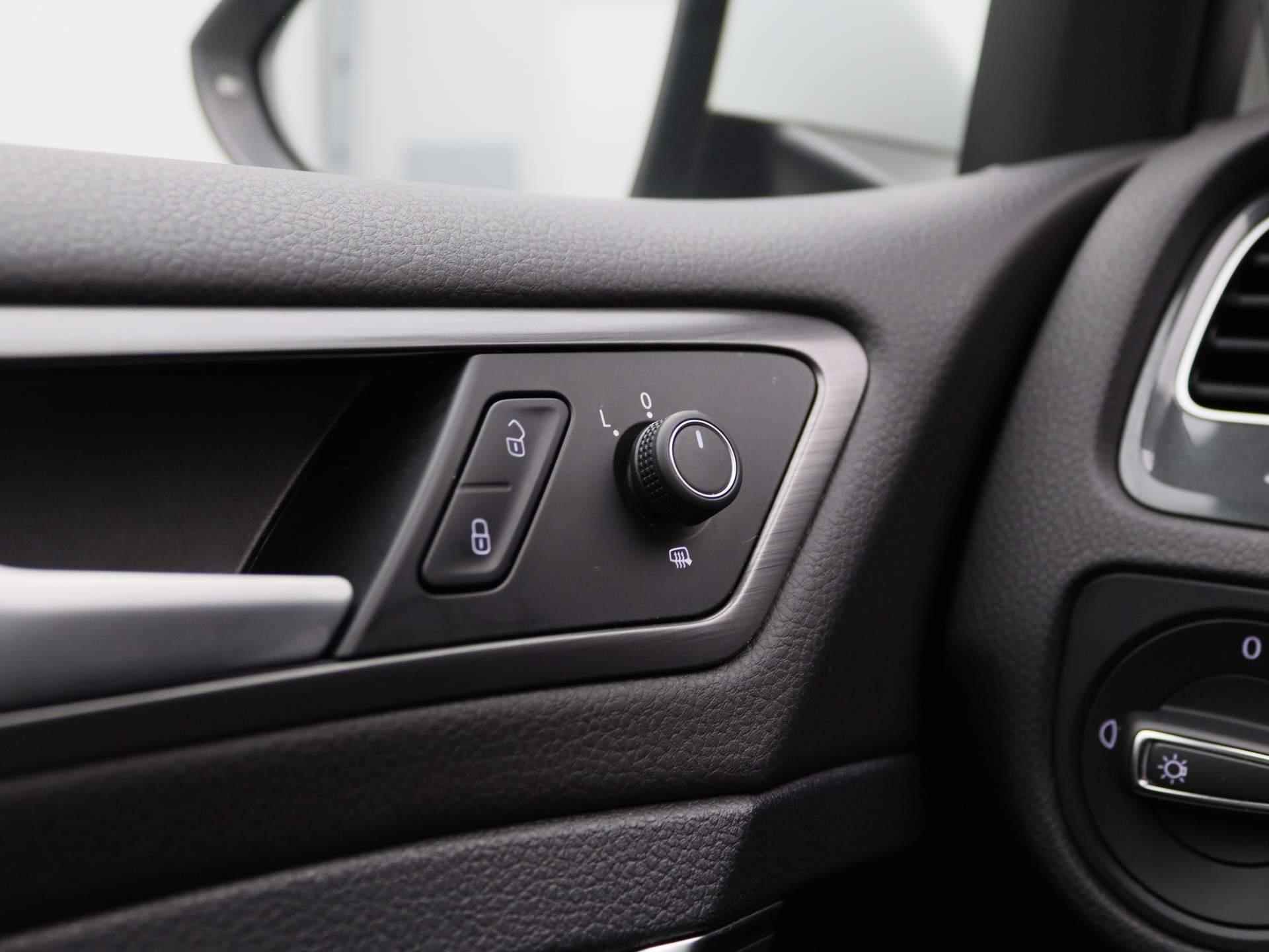 Volkswagen e-Golf E-DITION | Navigatie | Climate Control | Parkeerhulp | LED Verlichting | - 28/39