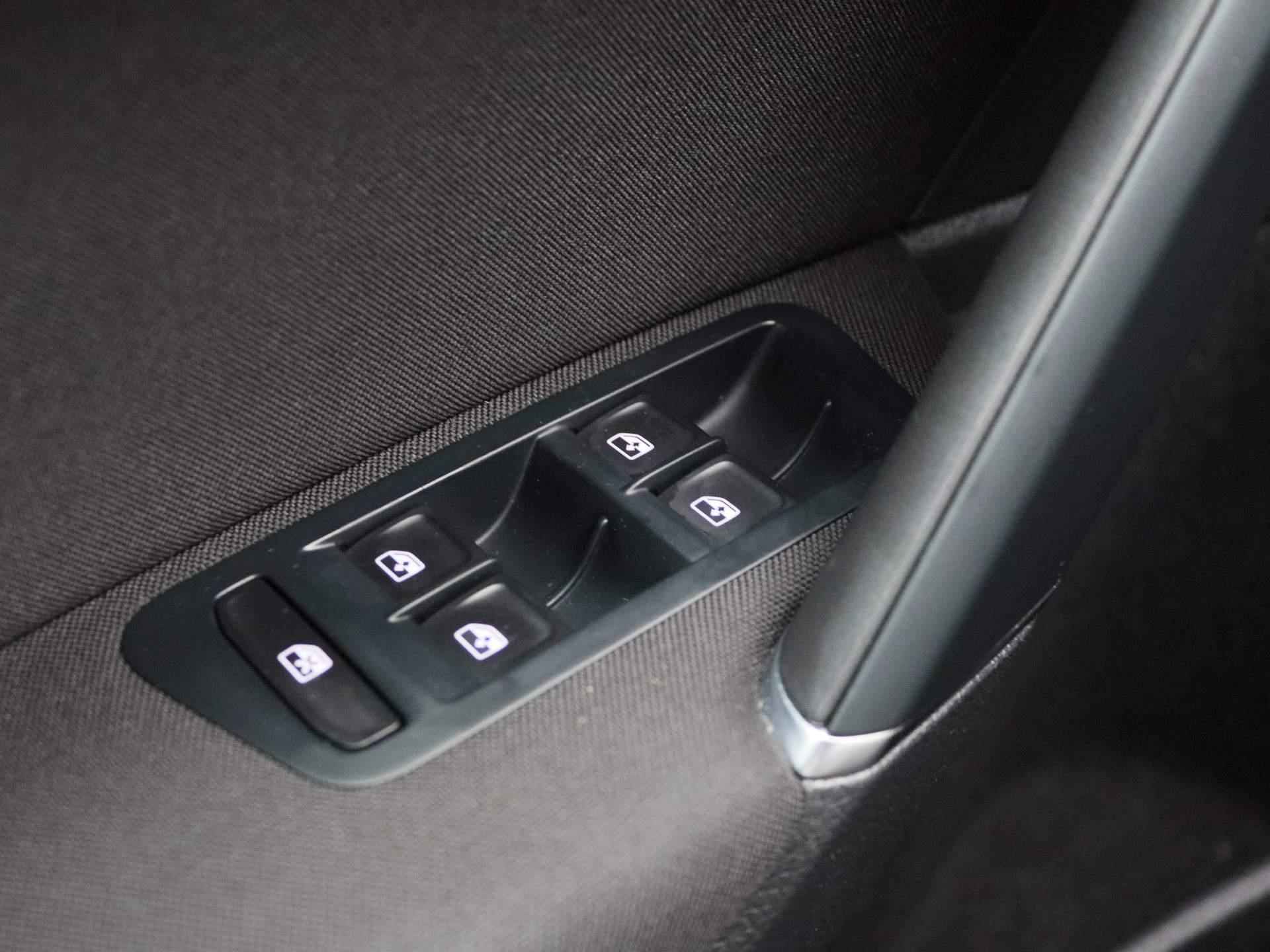 Volkswagen e-Golf E-DITION | Navigatie | Climate Control | Parkeerhulp | LED Verlichting | - 29/39