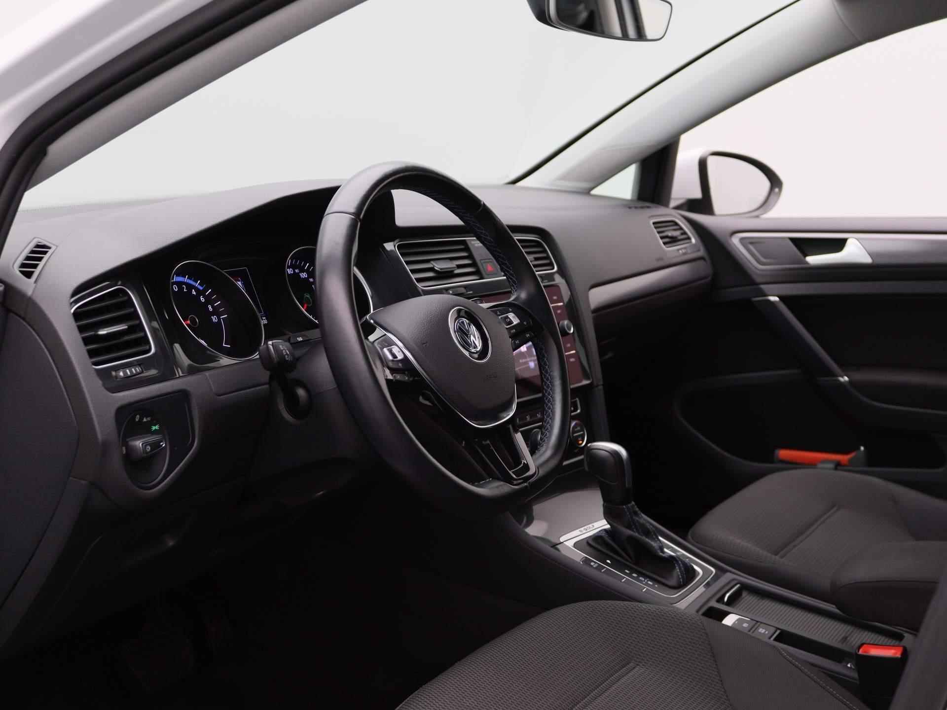Volkswagen e-Golf E-DITION | Navigatie | Climate Control | Parkeerhulp | LED Verlichting | - 33/39