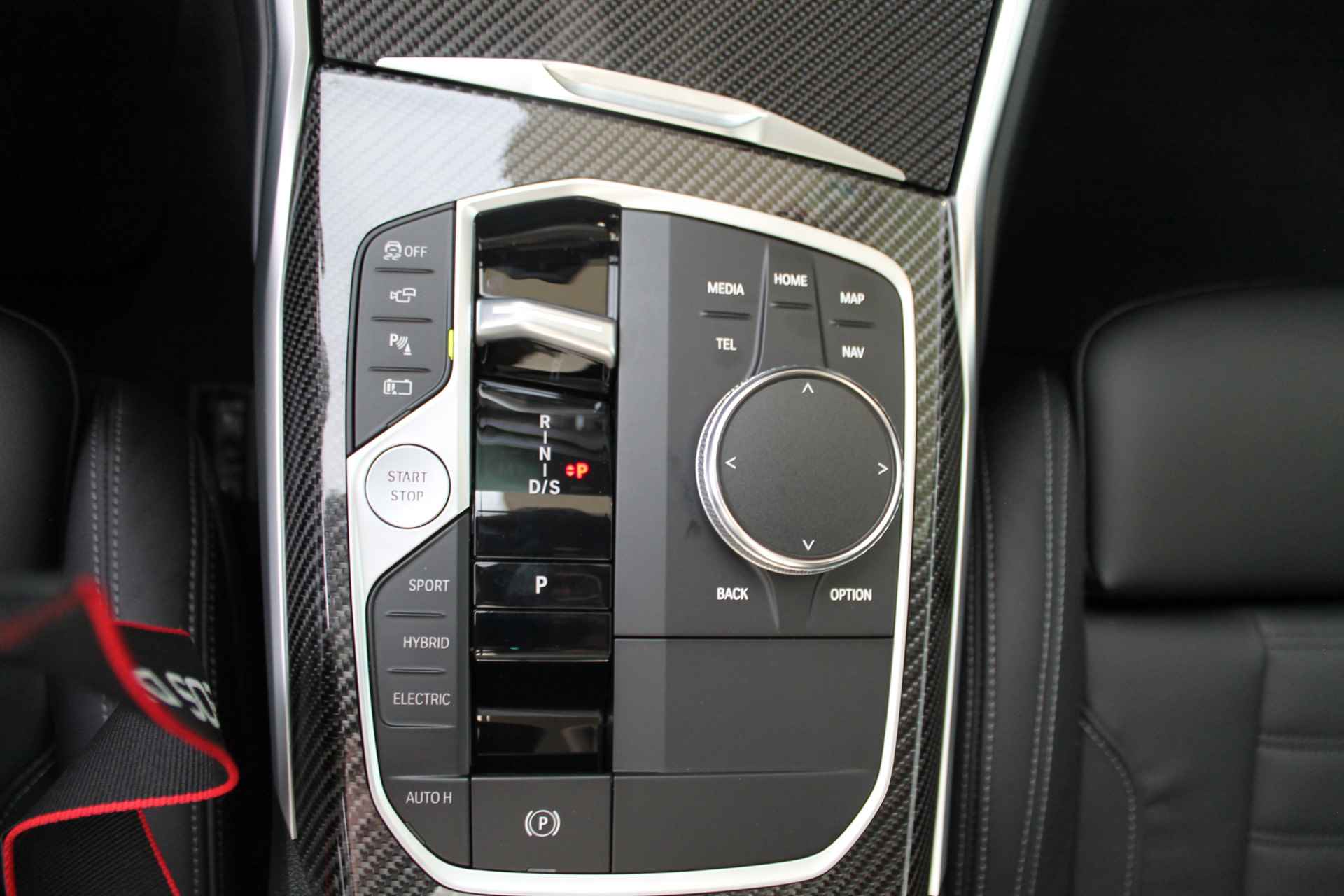BMW 3-serie 320e High Executive M Sport Automaat / Schuif-kanteldak / Trekhaak / Sportstoelen / Stoelverwarming / Adaptieve LED / Active Cruise Control / Harman Kardon / Live Cockpit Professional - 14/20