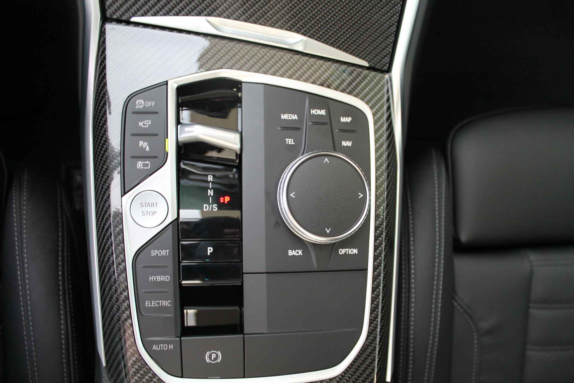 BMW 3-serie 320e High Executive M Sport Automaat / Schuif-kanteldak / Trekhaak / Sportstoelen / Stoelverwarming / Adaptieve LED / Active Cruise Control / Harman Kardon / Live Cockpit Professional - 15/20