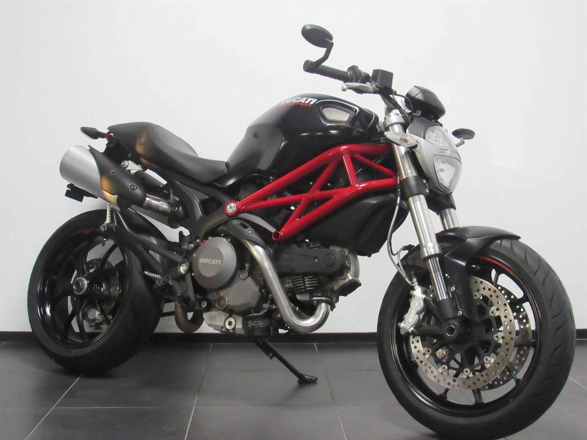 Ducati MONSTER 796 - 2011 - 2/12