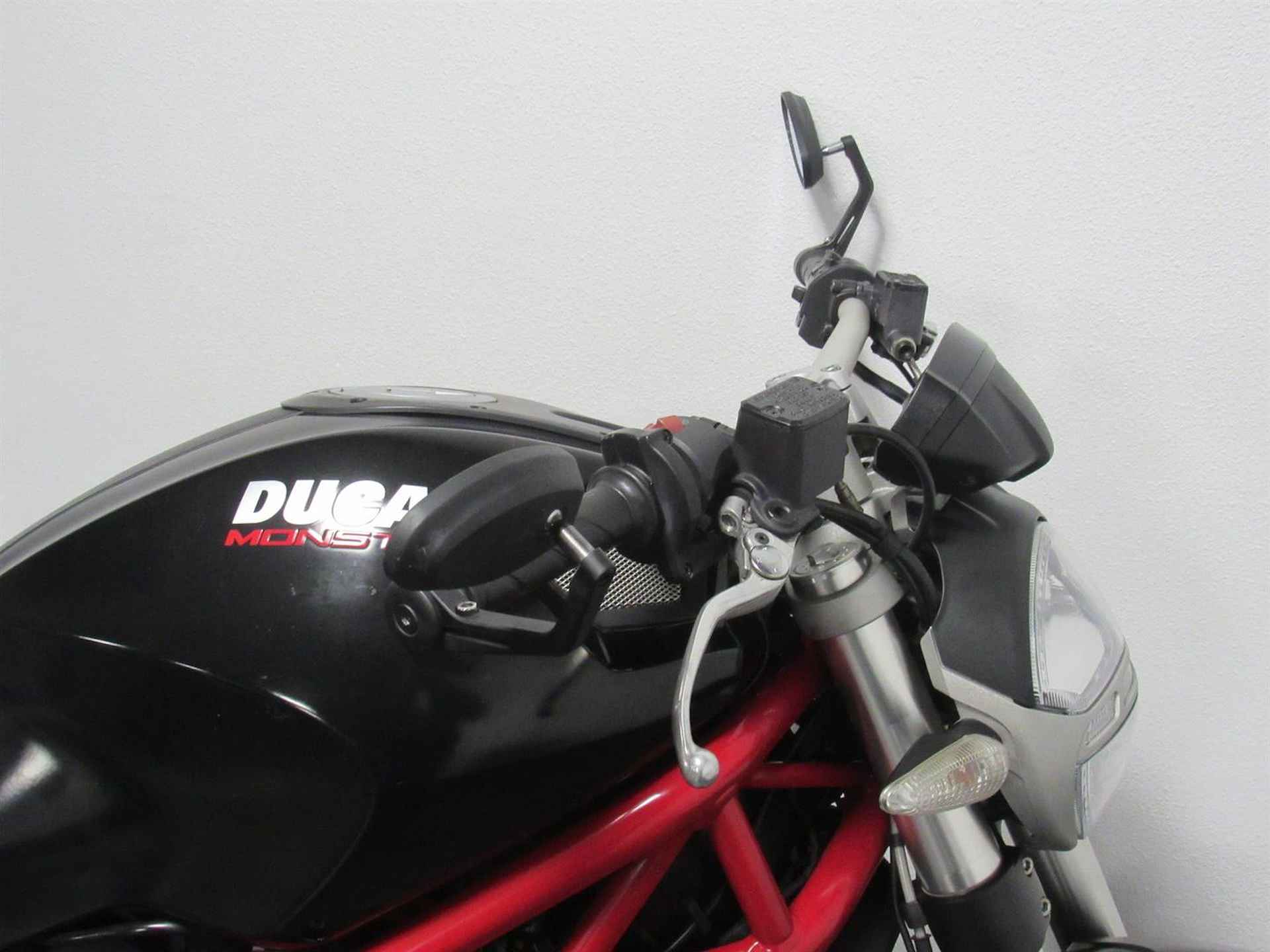 Ducati MONSTER 796 - 2011 - 5/12