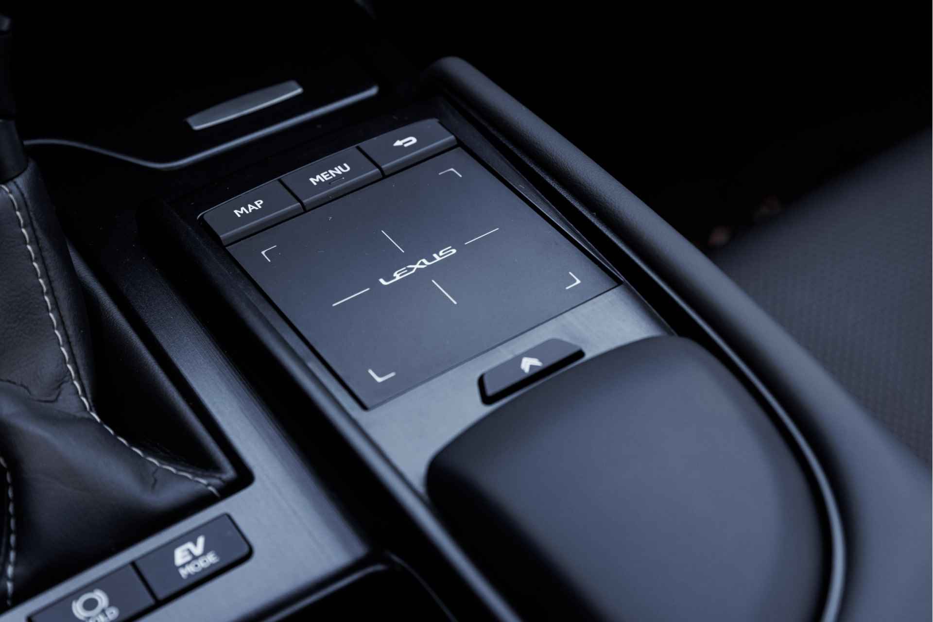 Lexus ES 300h Preference Line Limited | Stuurverwarming | Stoelverwarming | Apple Carplay | - 11/52