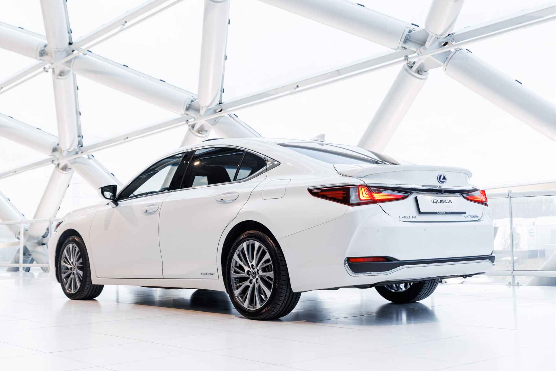 Lexus ES 300h Preference Line Limited | Stuurverwarming | Stoelverwarming | Apple Carplay | - 14/52