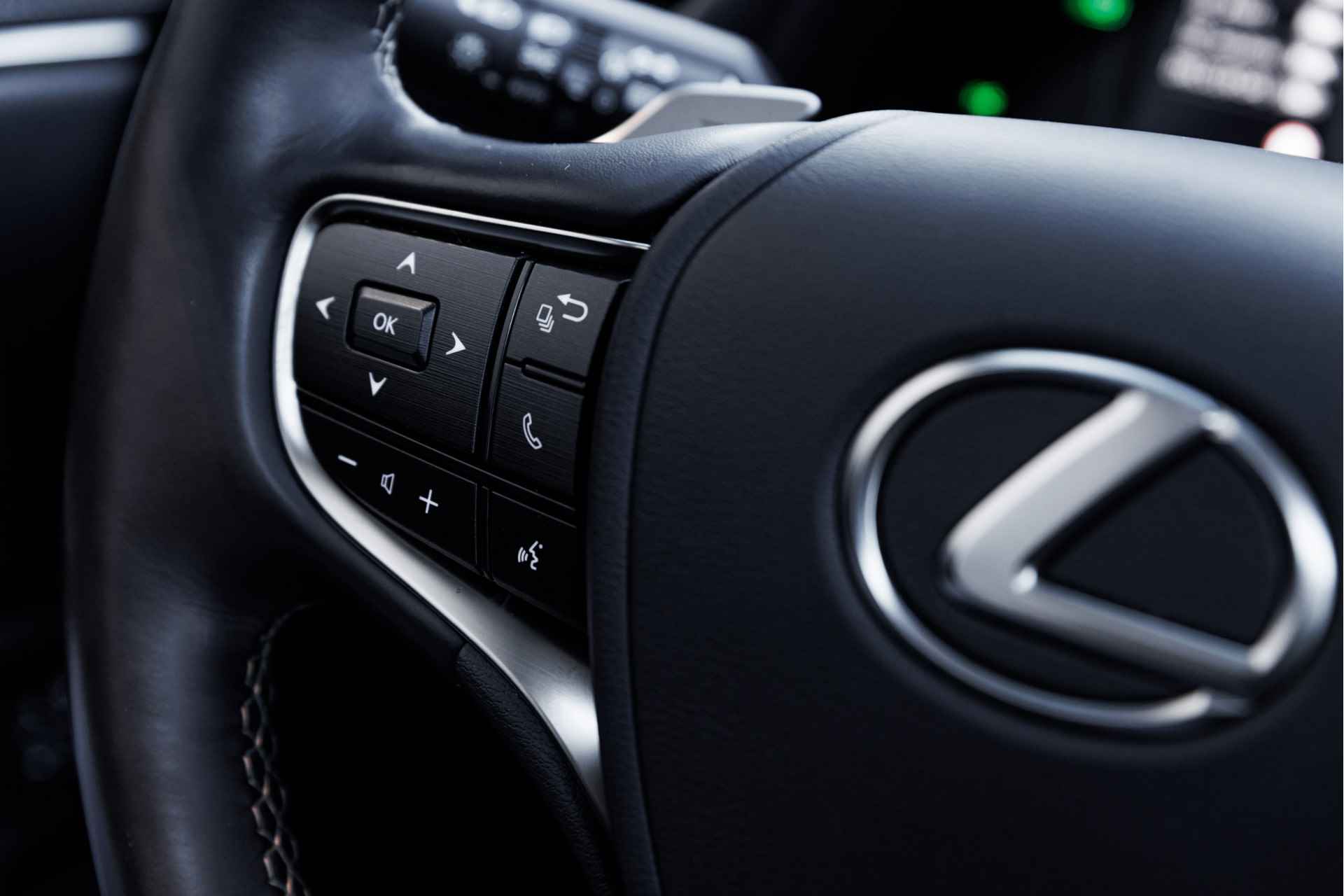 Lexus ES 300h Preference Line Limited | Stuurverwarming | Stoelverwarming | Apple Carplay | - 19/52