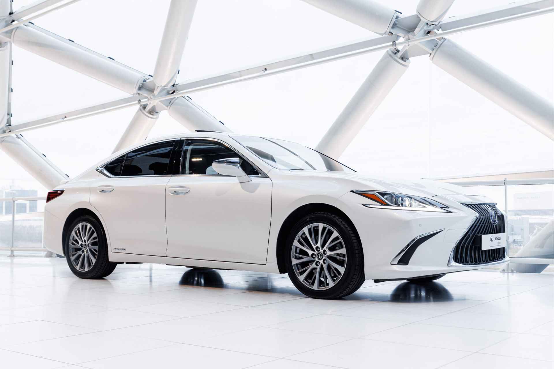 Lexus ES 300h Preference Line Limited | Stuurverwarming | Stoelverwarming | Apple Carplay | - 24/52